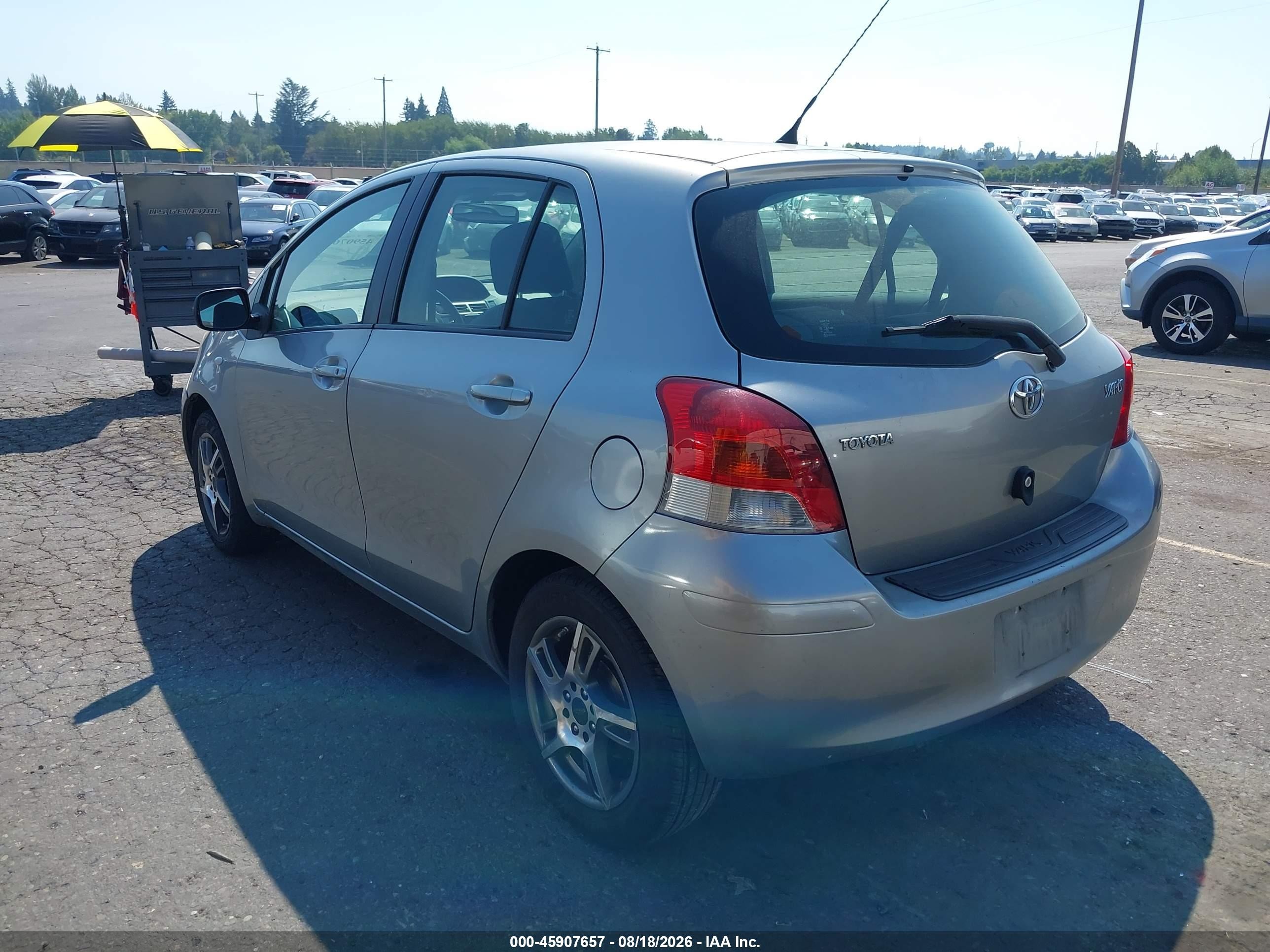 2011 Toyota Yaris   Серебряный vin: JTDKT4K36B5329032