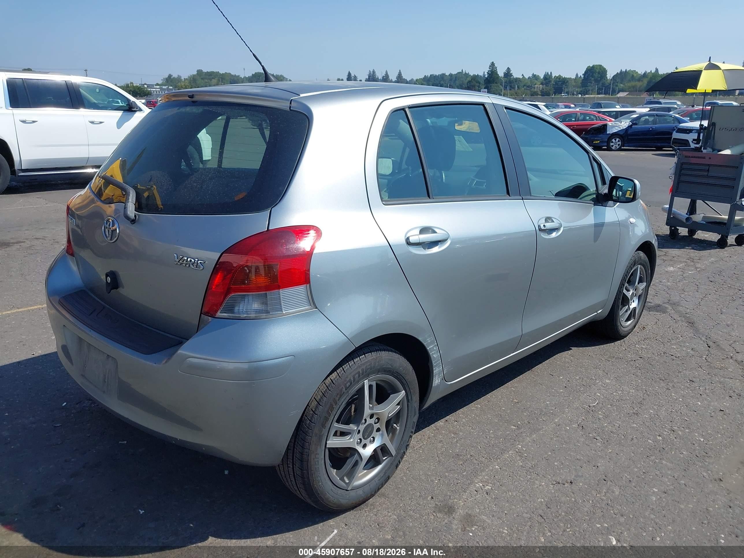 2011 Toyota Yaris   Серебряный vin: JTDKT4K36B5329032