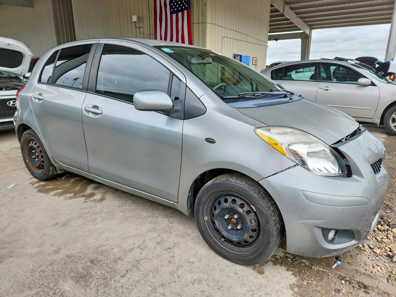 2010 Toyota Yaris Base Silver vin: JTDKT4K38A5283489