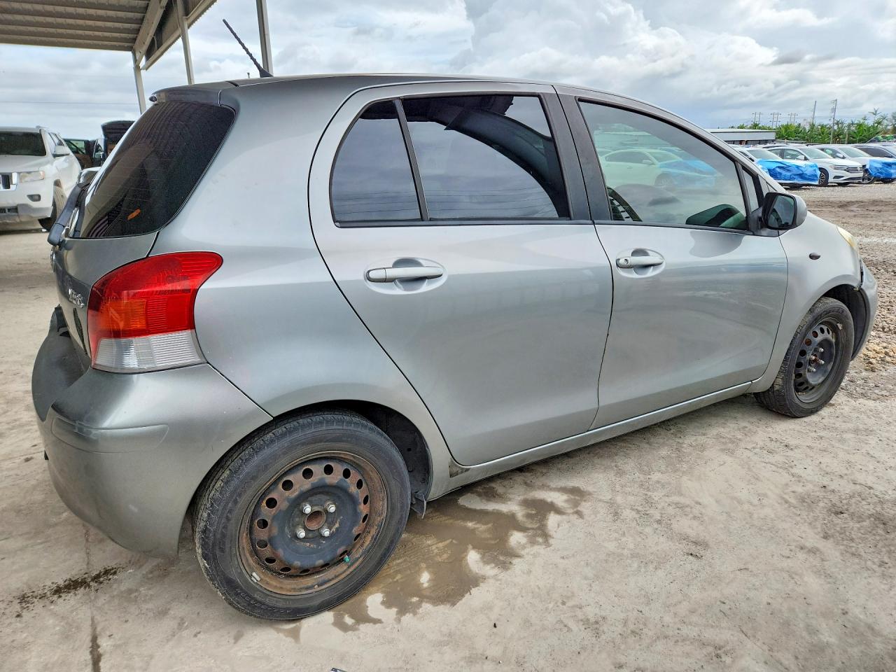 2010 Toyota Yaris Base Silver vin: JTDKT4K38A5283489