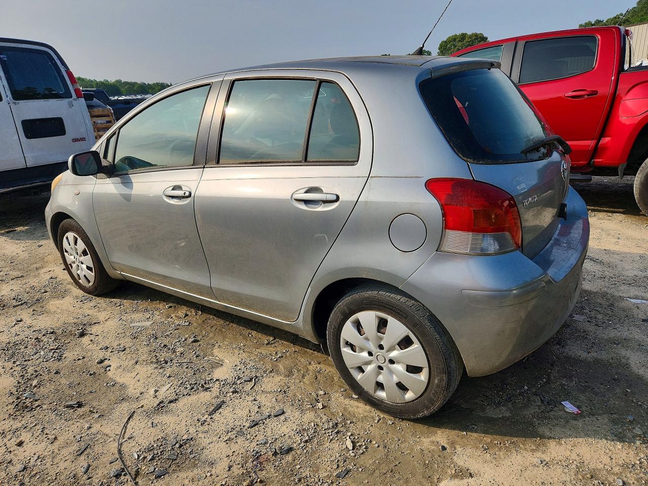 2011 Toyt Yaris Hatchback Silver vin: JTDKT4K38B5330344