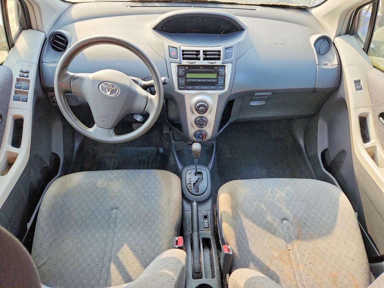 2011 Toyt Yaris Hatchback Silver vin: JTDKT4K38B5330344