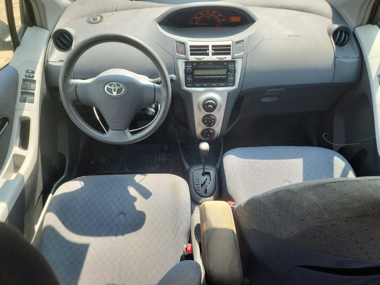 2010 Toyota Yaris Base Burgundy vin: JTDKT4K39A5321702