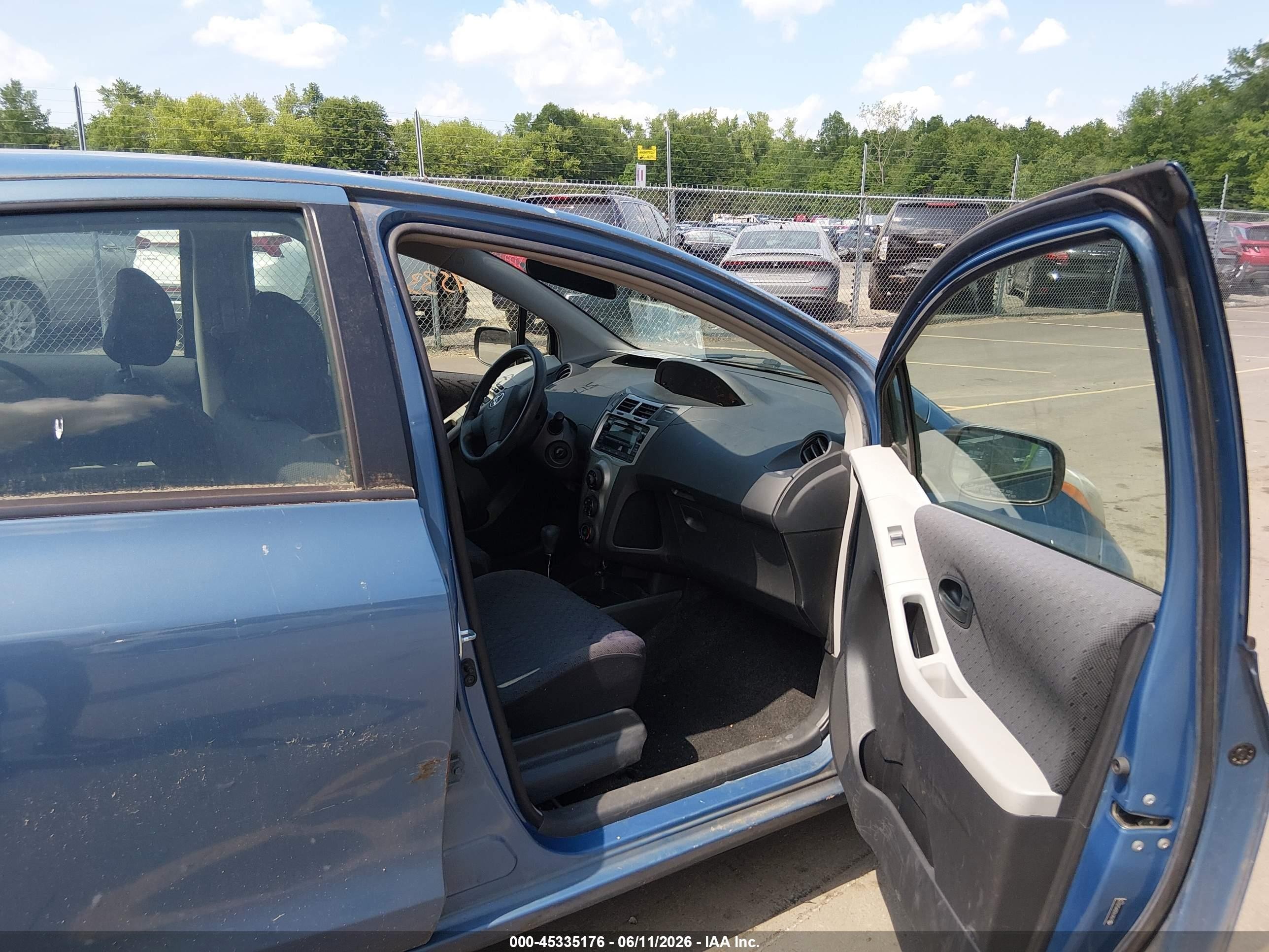 2009 Toyota Yaris   Синий vin: JTDKT903095232192