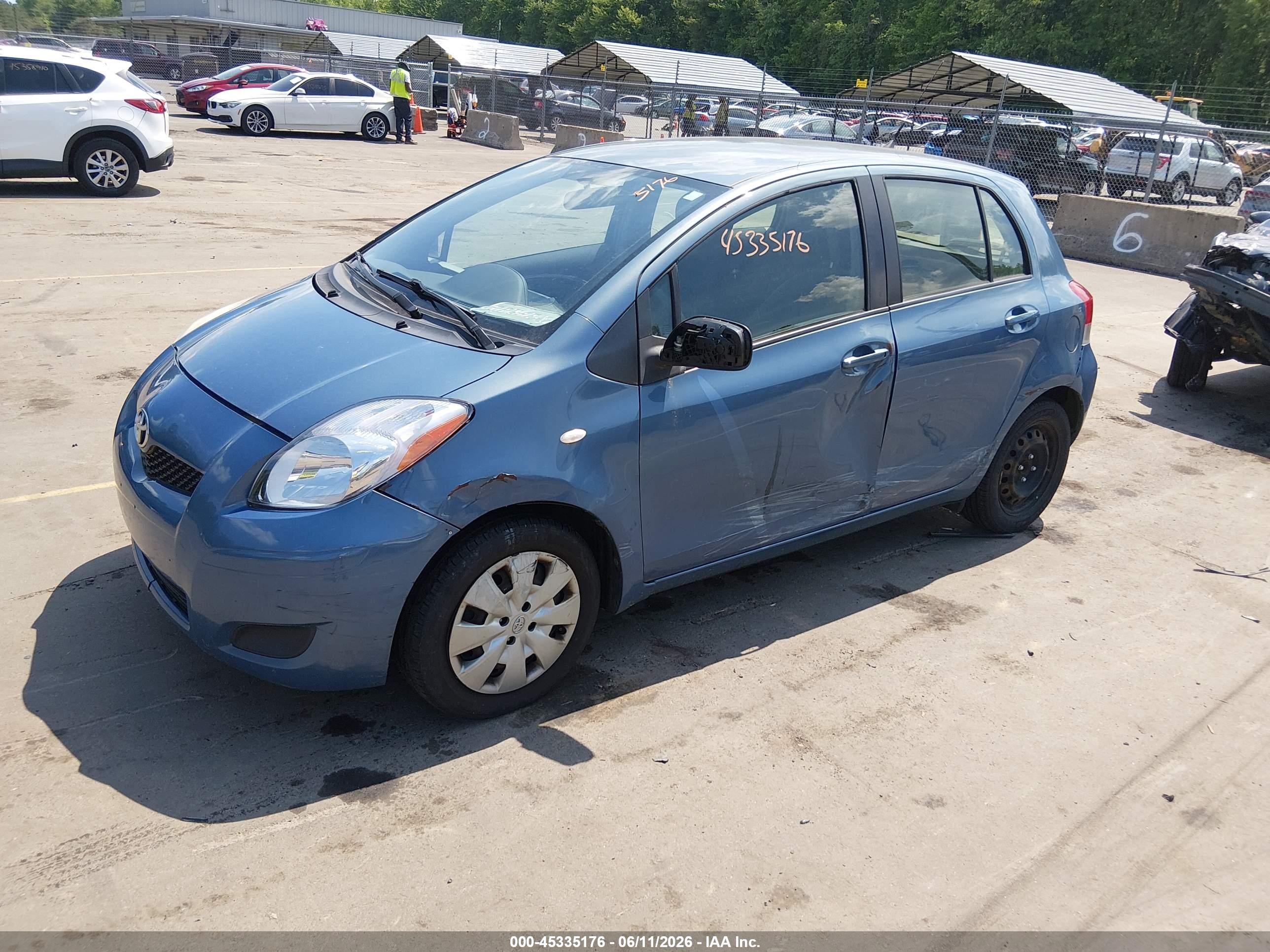 2009 Toyota Yaris   Синий vin: JTDKT903095232192