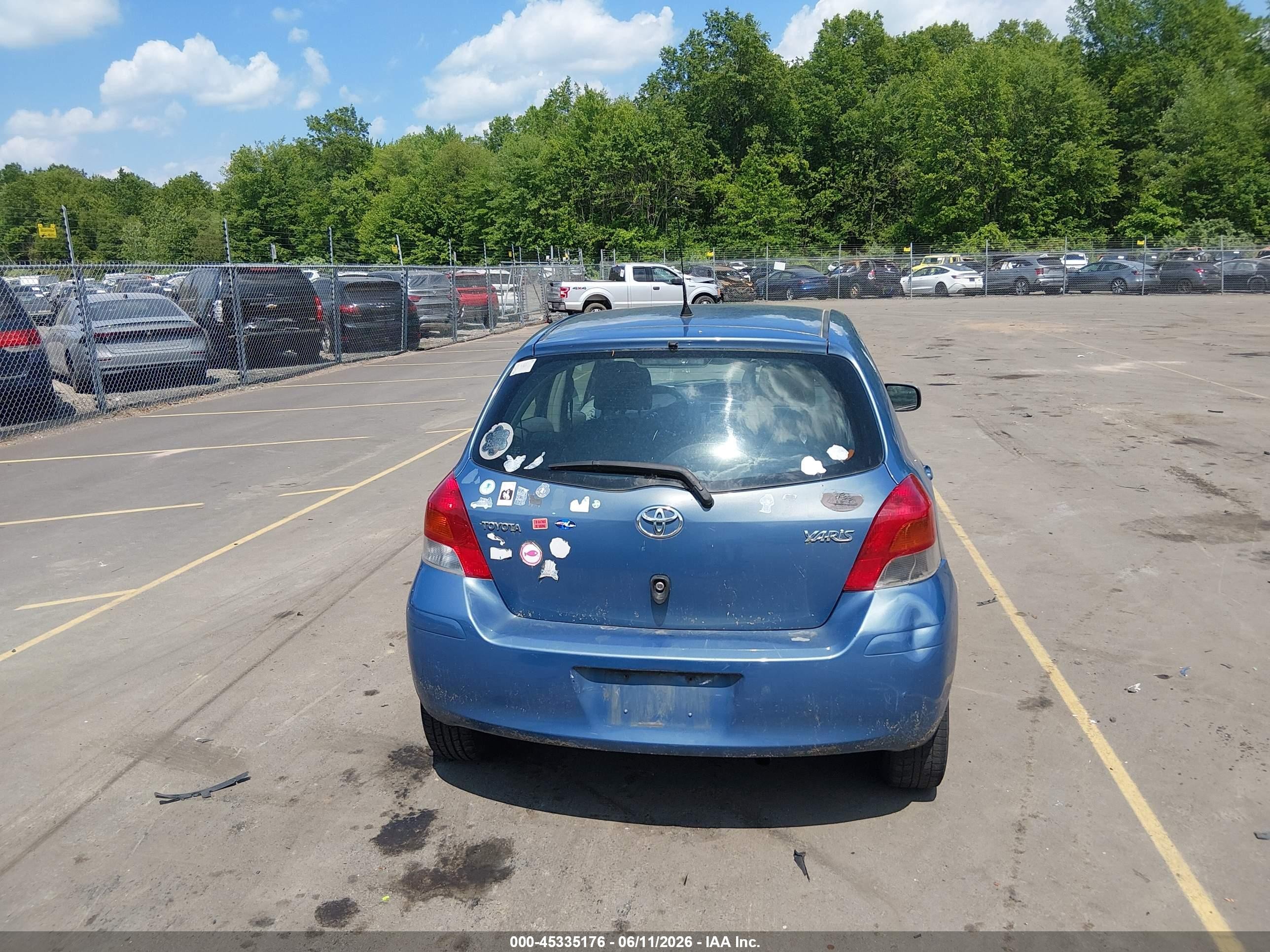 2009 Toyota Yaris   Синий vin: JTDKT903095232192