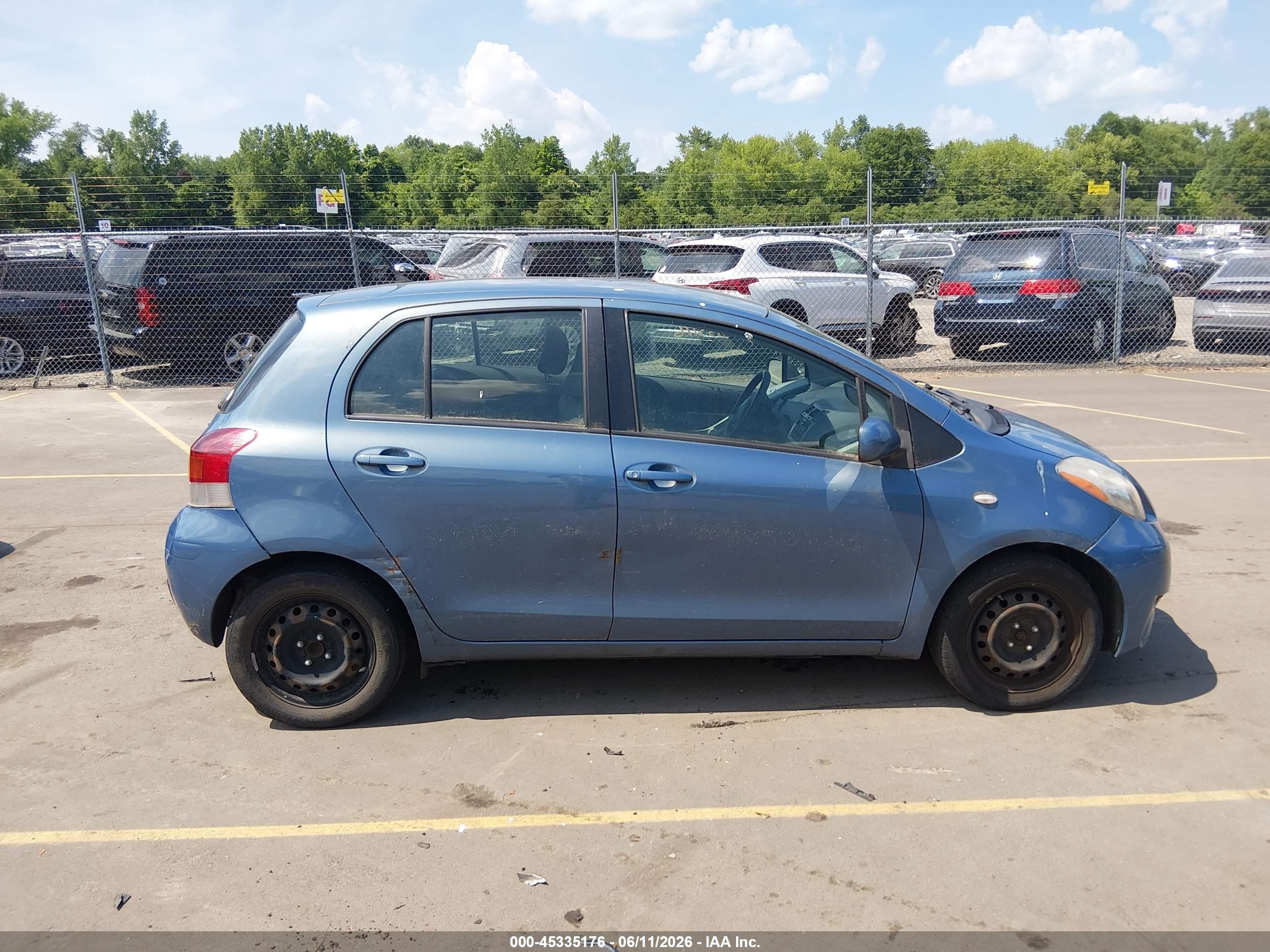 2009 Toyota Yaris   Синий vin: JTDKT903095232192