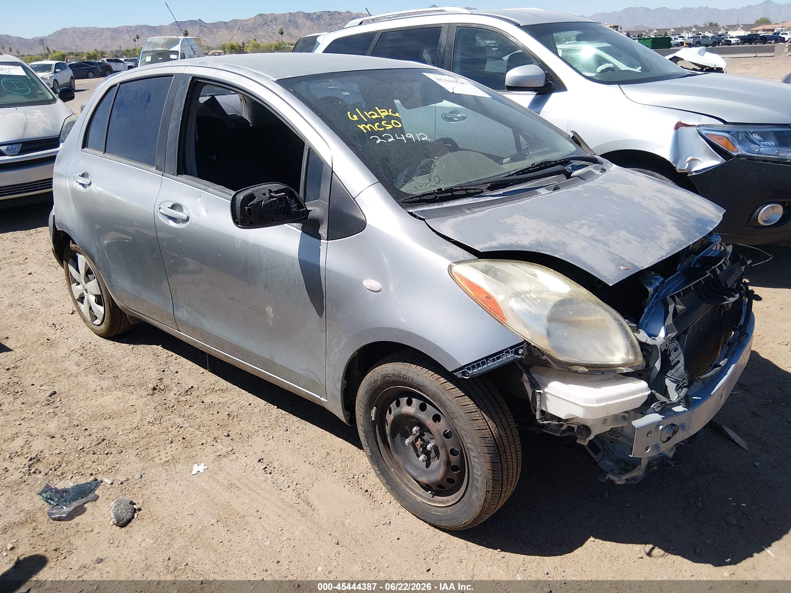 2009 Toyota Yaris   Серебряный vin: JTDKT903195224912