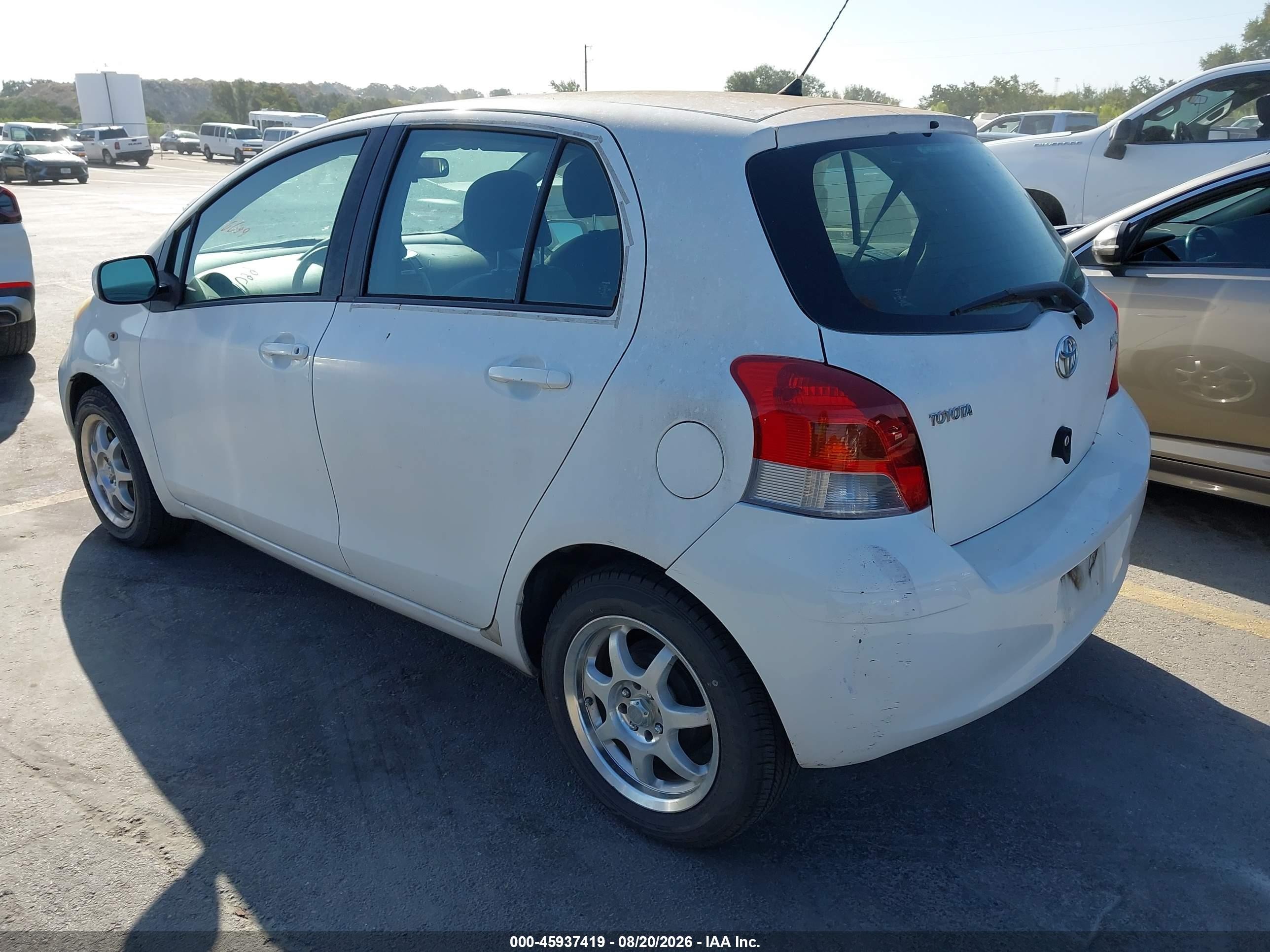 2009 Toyota Yaris   White vin: JTDKT903195245632