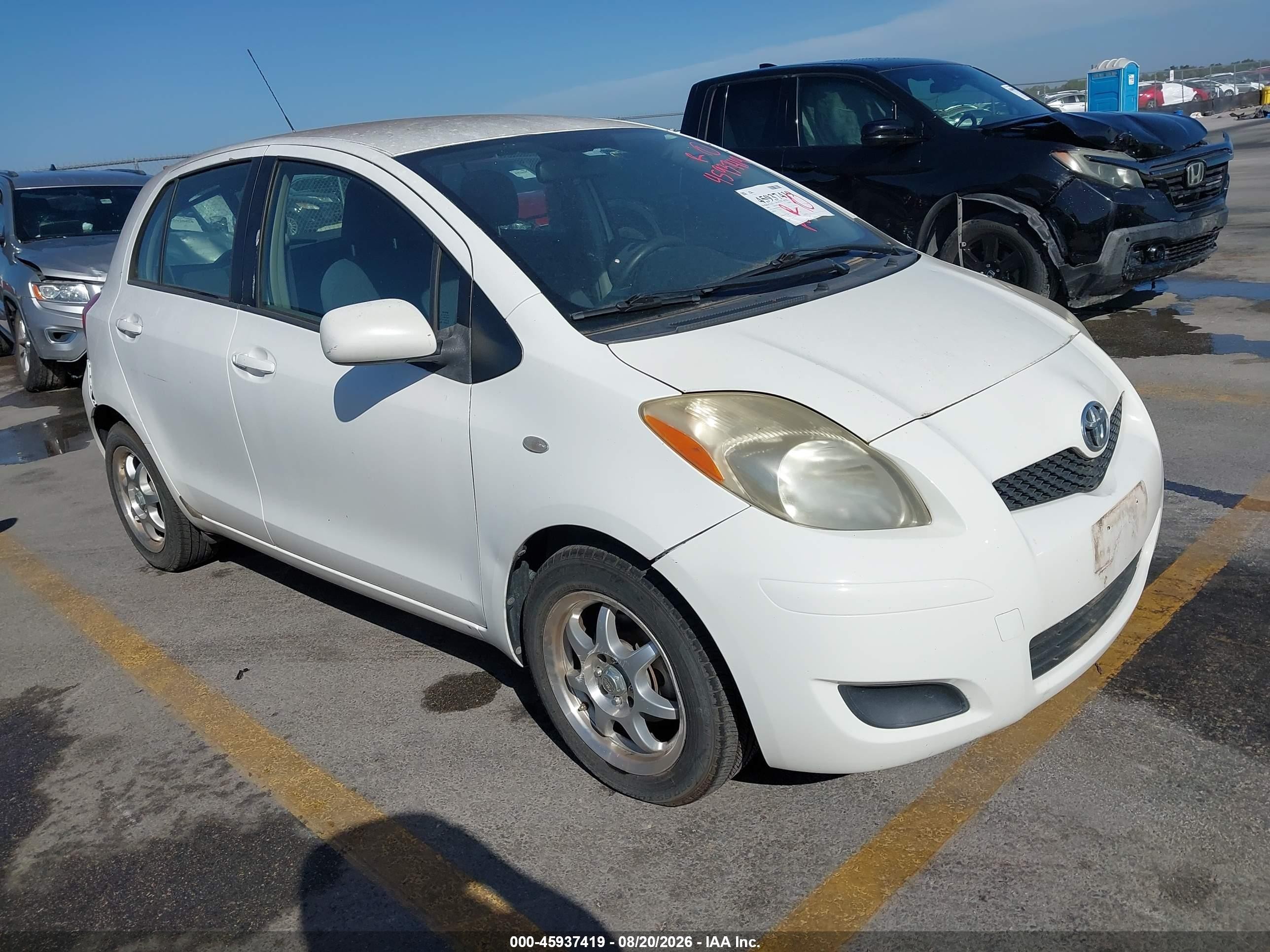 2009 Toyota Yaris   White vin: JTDKT903195245632