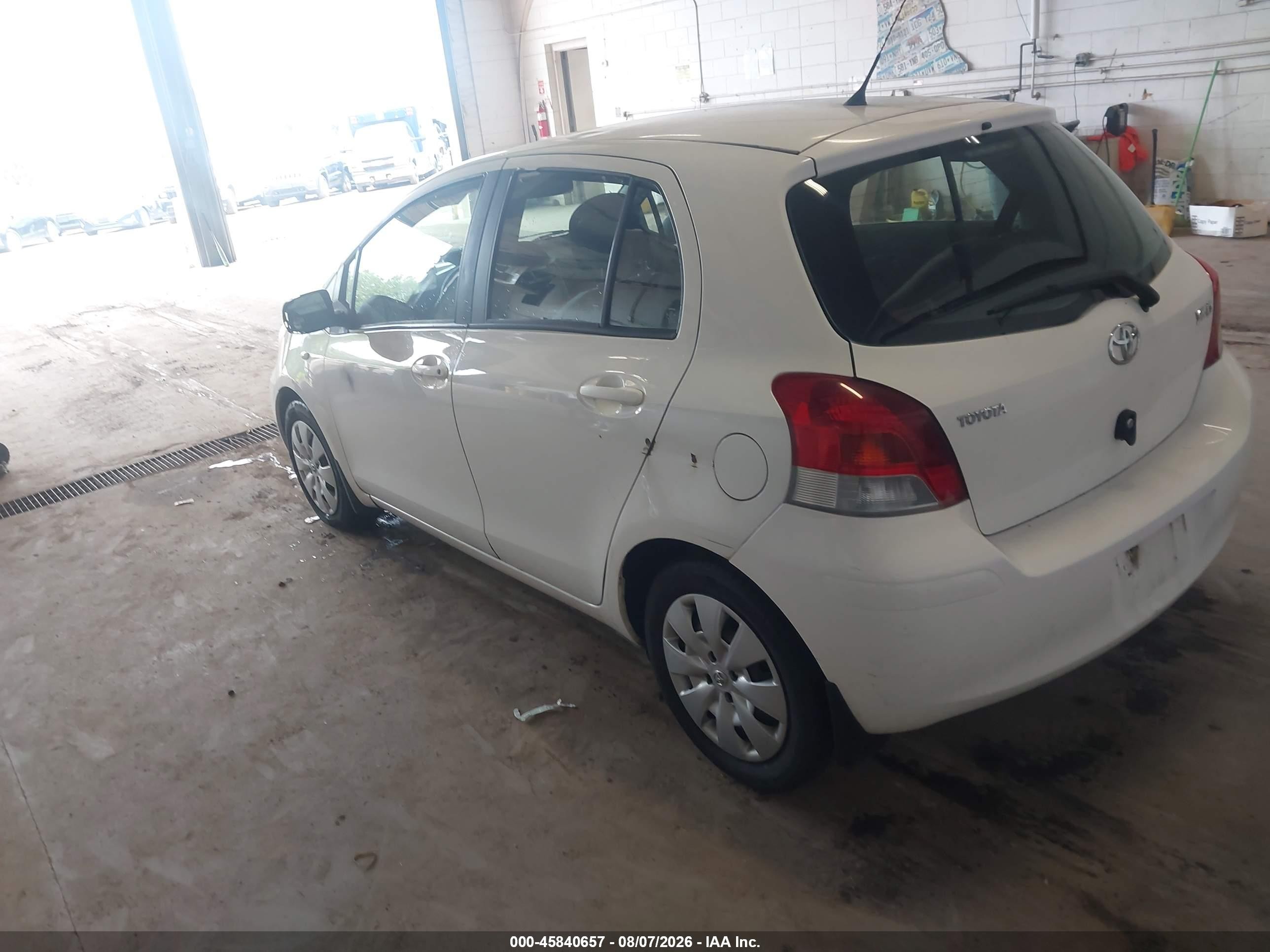 2009 Toyota Yaris   White vin: JTDKT903695232021