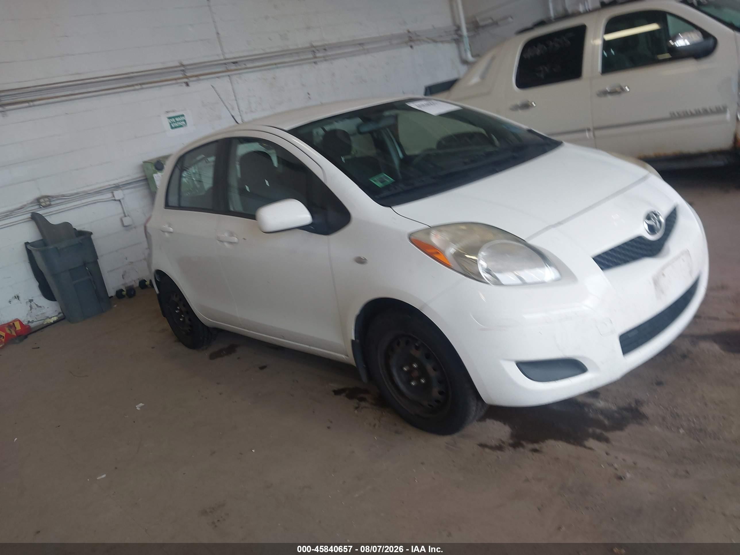 2009 Toyota Yaris   White vin: JTDKT903695232021