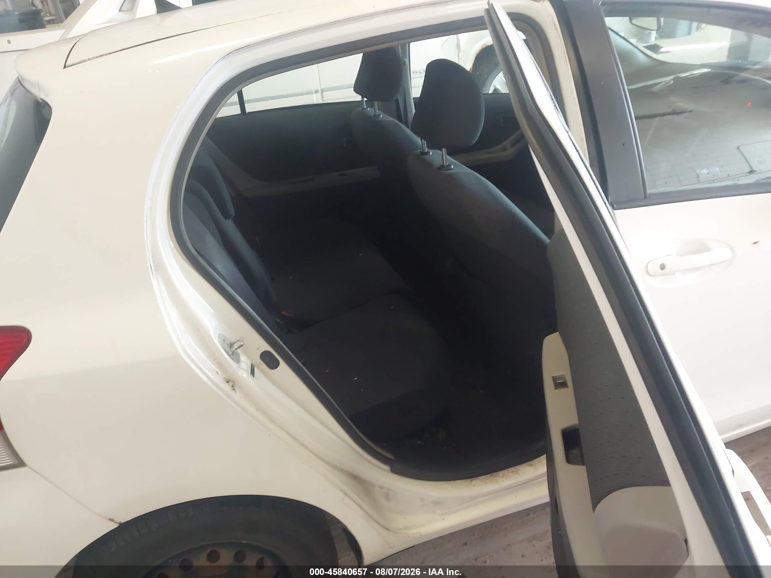 2009 Toyota Yaris   White vin: JTDKT903695232021