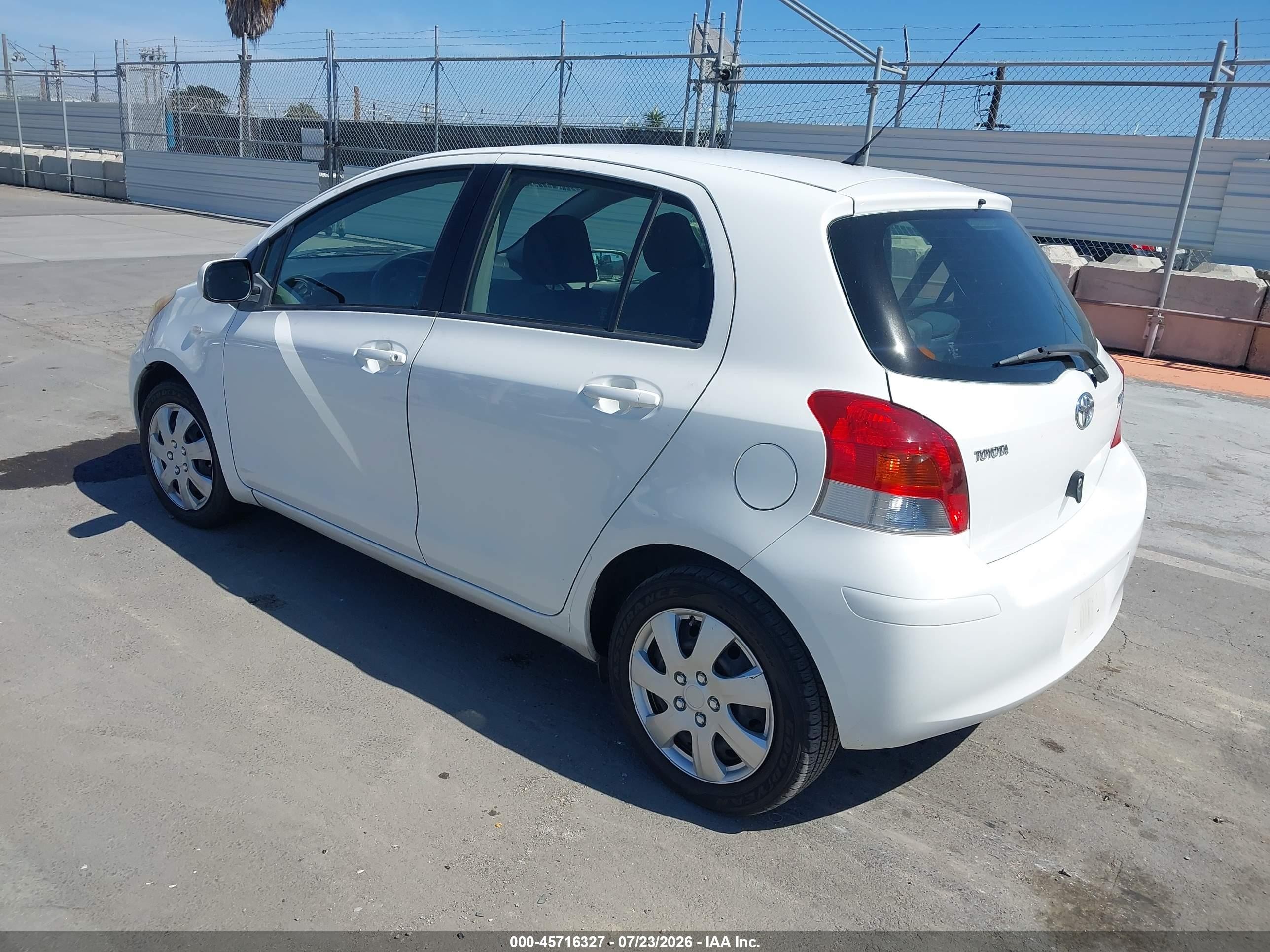 2009 Toyota Yaris   White vin: JTDKT903795245778