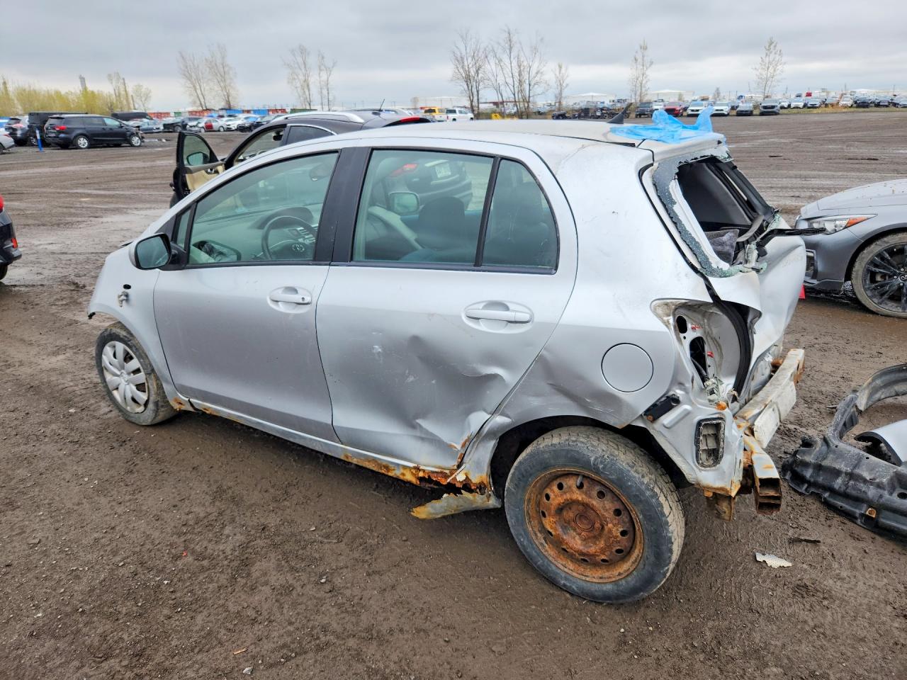 2007 Toyota Yaris Base Silver vin: JTDKT923775059779