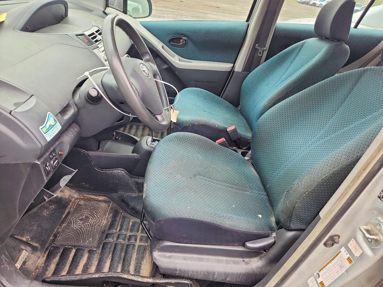 2007 Toyota Yaris Base Silver vin: JTDKT923775059779