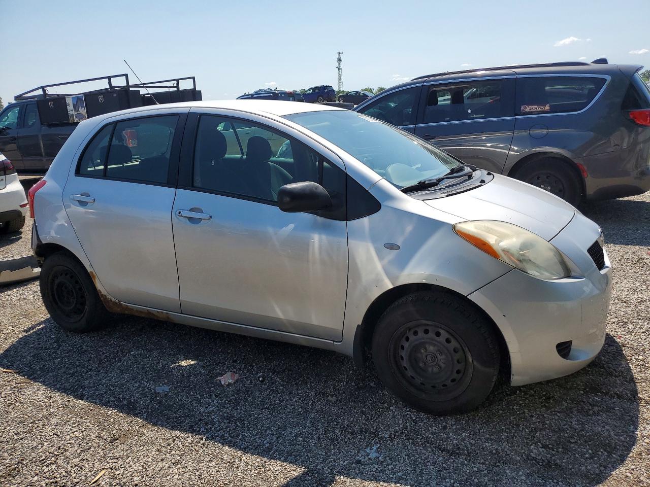 2007 Toyota Yaris Base Silver vin: JTDKT923975083209