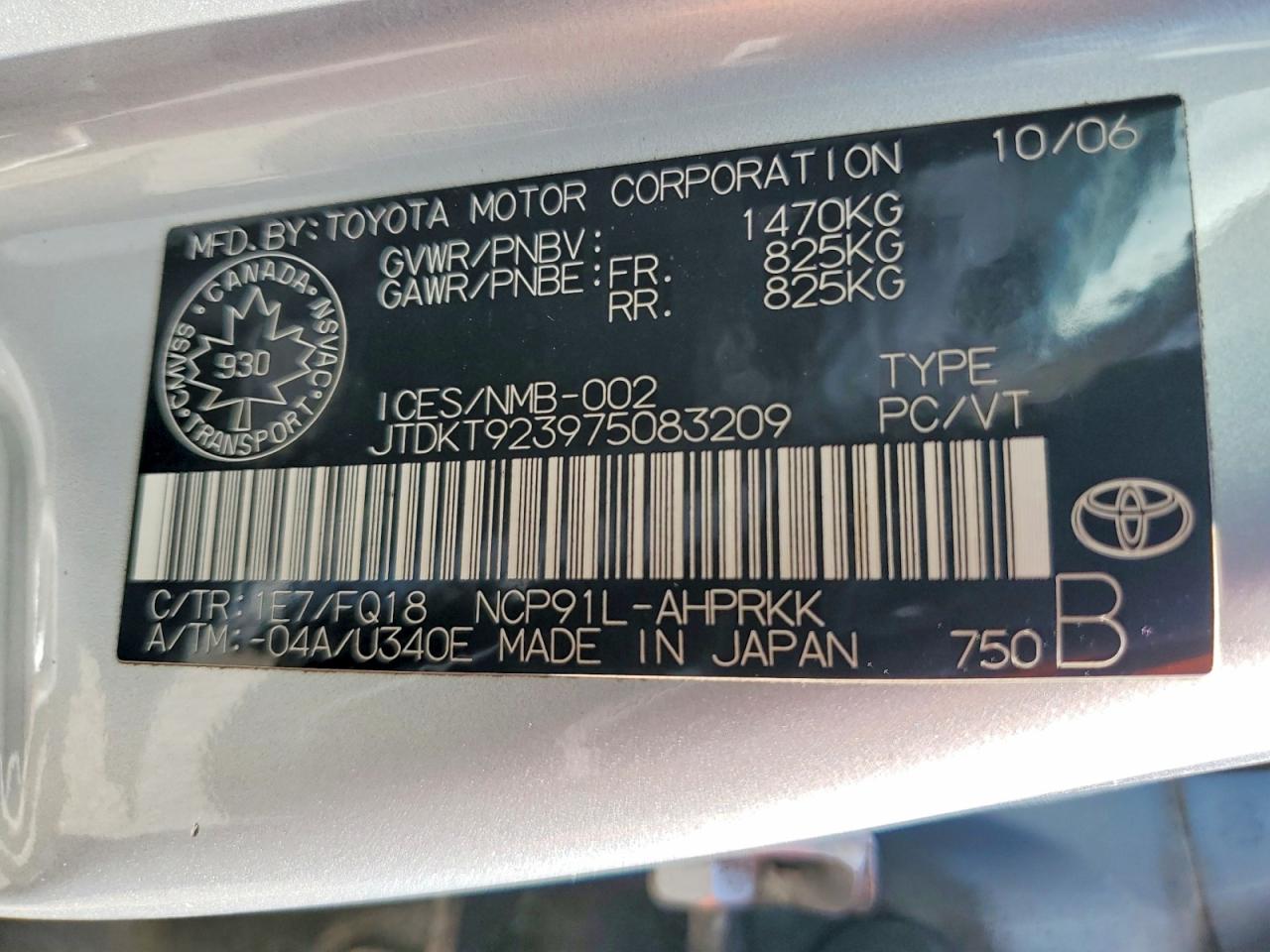 2007 Toyota Yaris Base Silver vin: JTDKT923975083209