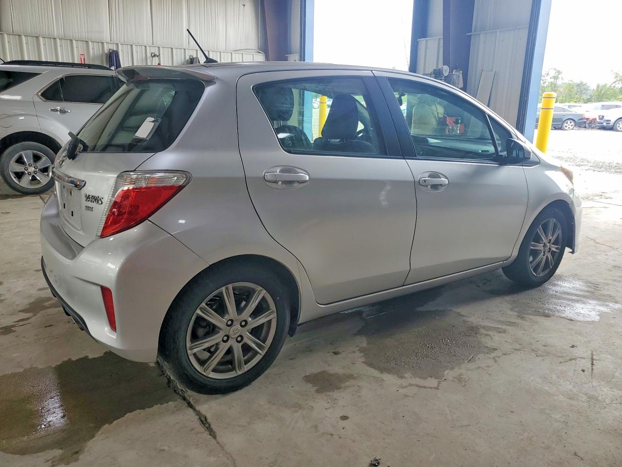 2012 Toyota Yaris 5-door Se Gray vin: JTDKTUD30CD505979