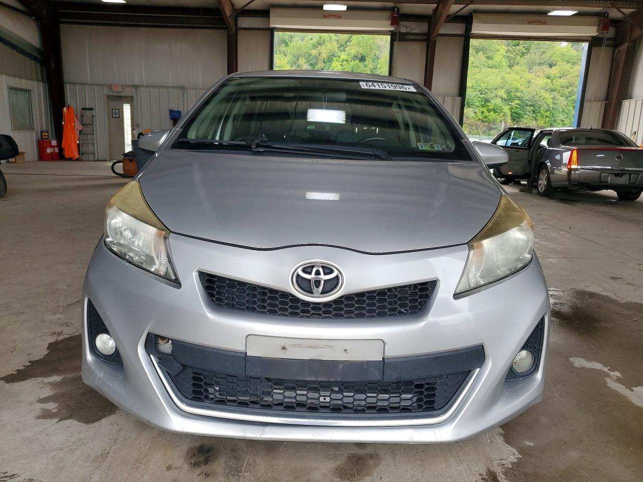 2012 Toyota Yaris 5-door Se Gray vin: JTDKTUD30CD505979