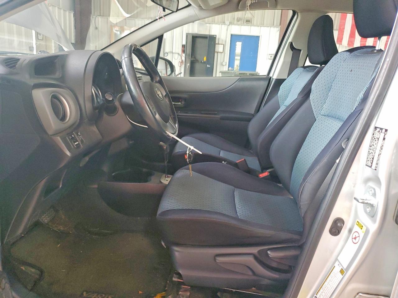 2012 Toyota Yaris 5-door Se Gray vin: JTDKTUD30CD505979