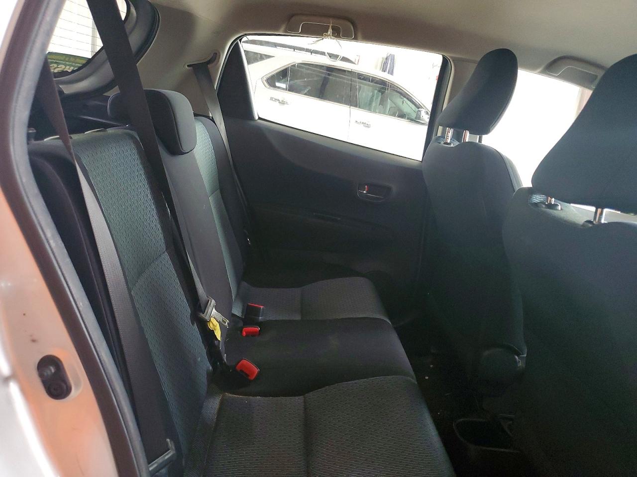 2012 Toyota Yaris 5-door Se Gray vin: JTDKTUD30CD505979