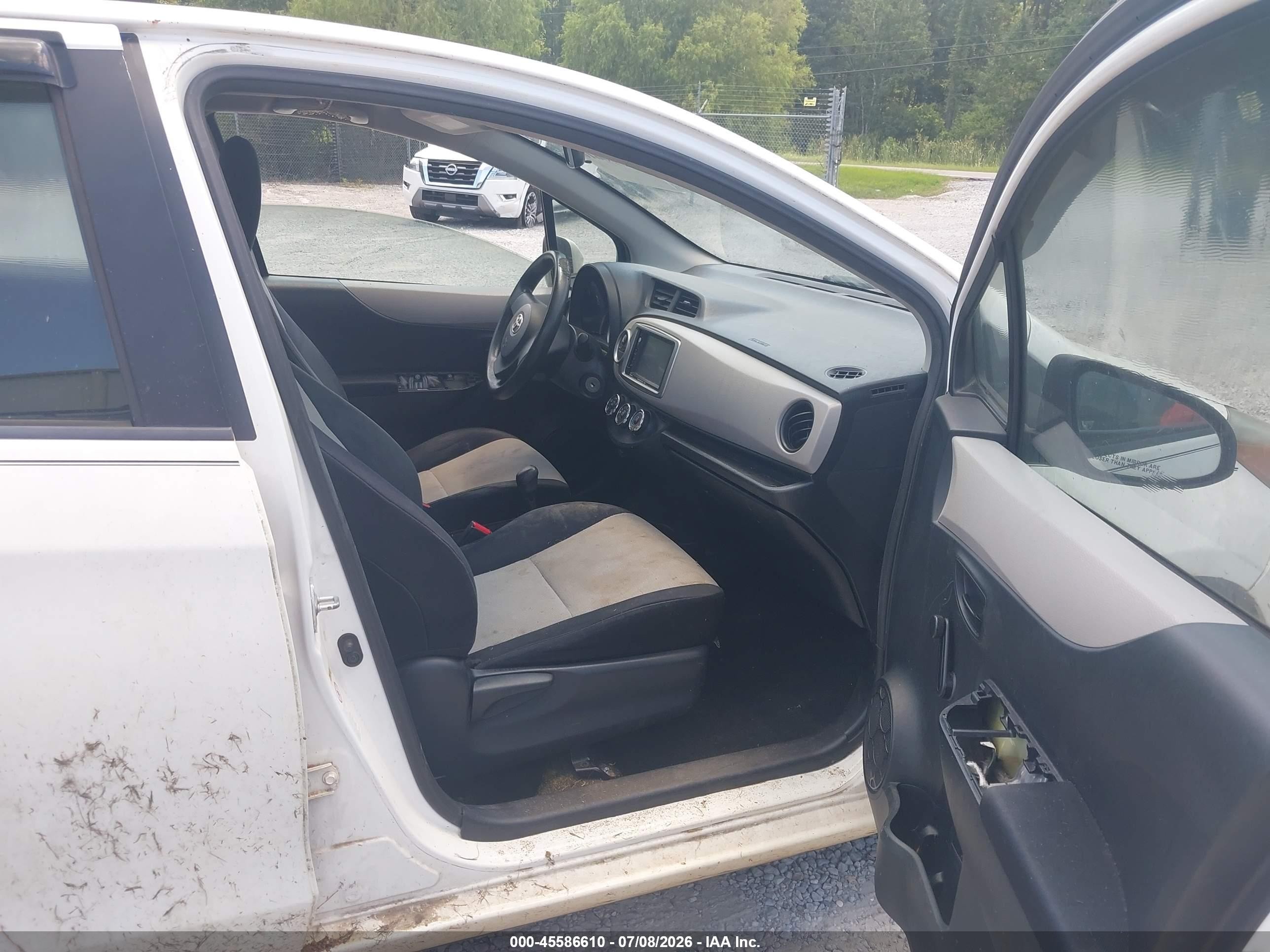 2012 Toyota Yaris L White vin: JTDKTUD30CD509224