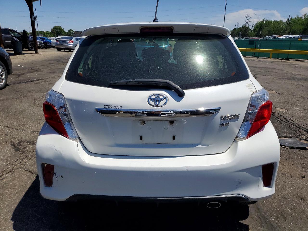 2012 Toyota Yaris 5-door Se White vin: JTDKTUD30CD516190