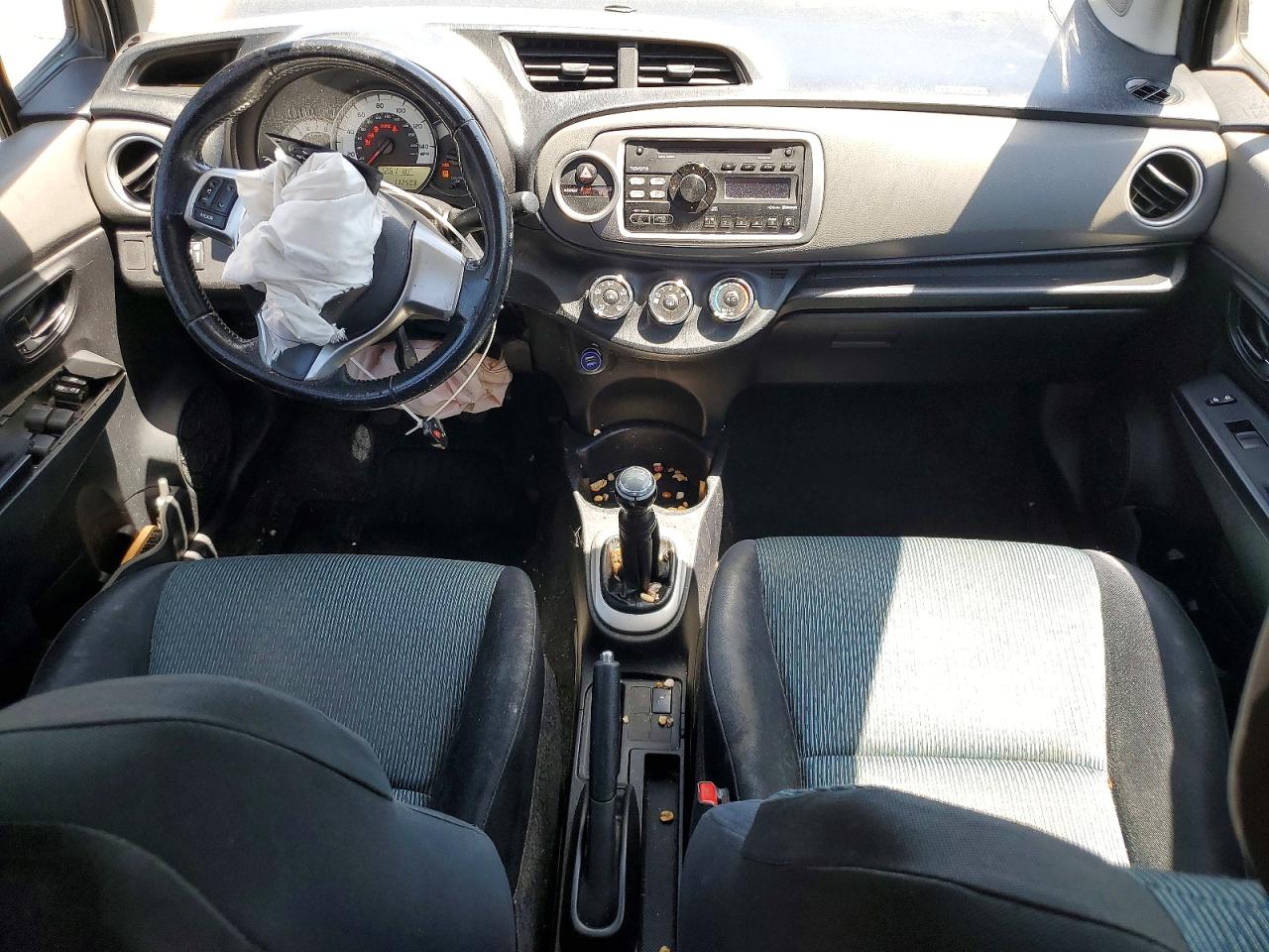 2012 Toyota Yaris 5-door Se White vin: JTDKTUD30CD516190