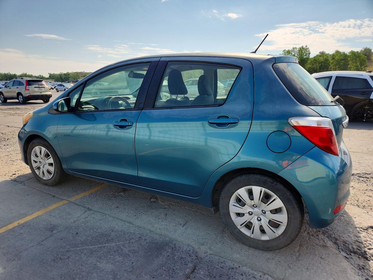 2012 Toyota Yaris 5-door L Green vin: JTDKTUD30CD517873