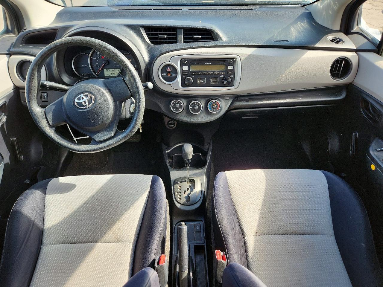 2012 Toyota Yaris 5-door L Green vin: JTDKTUD30CD517873