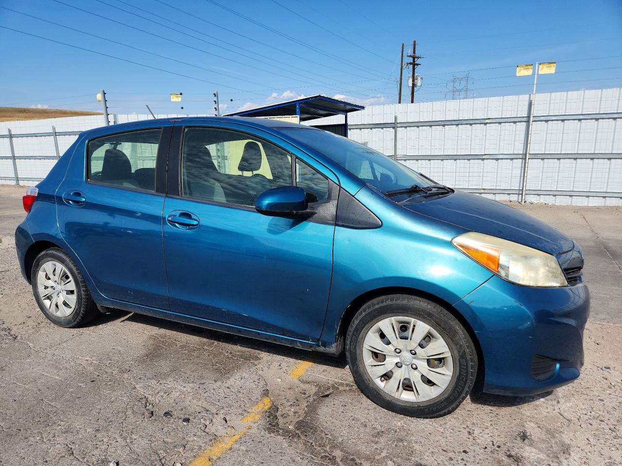 2012 Toyota Yaris 5-door L Green vin: JTDKTUD30CD517873