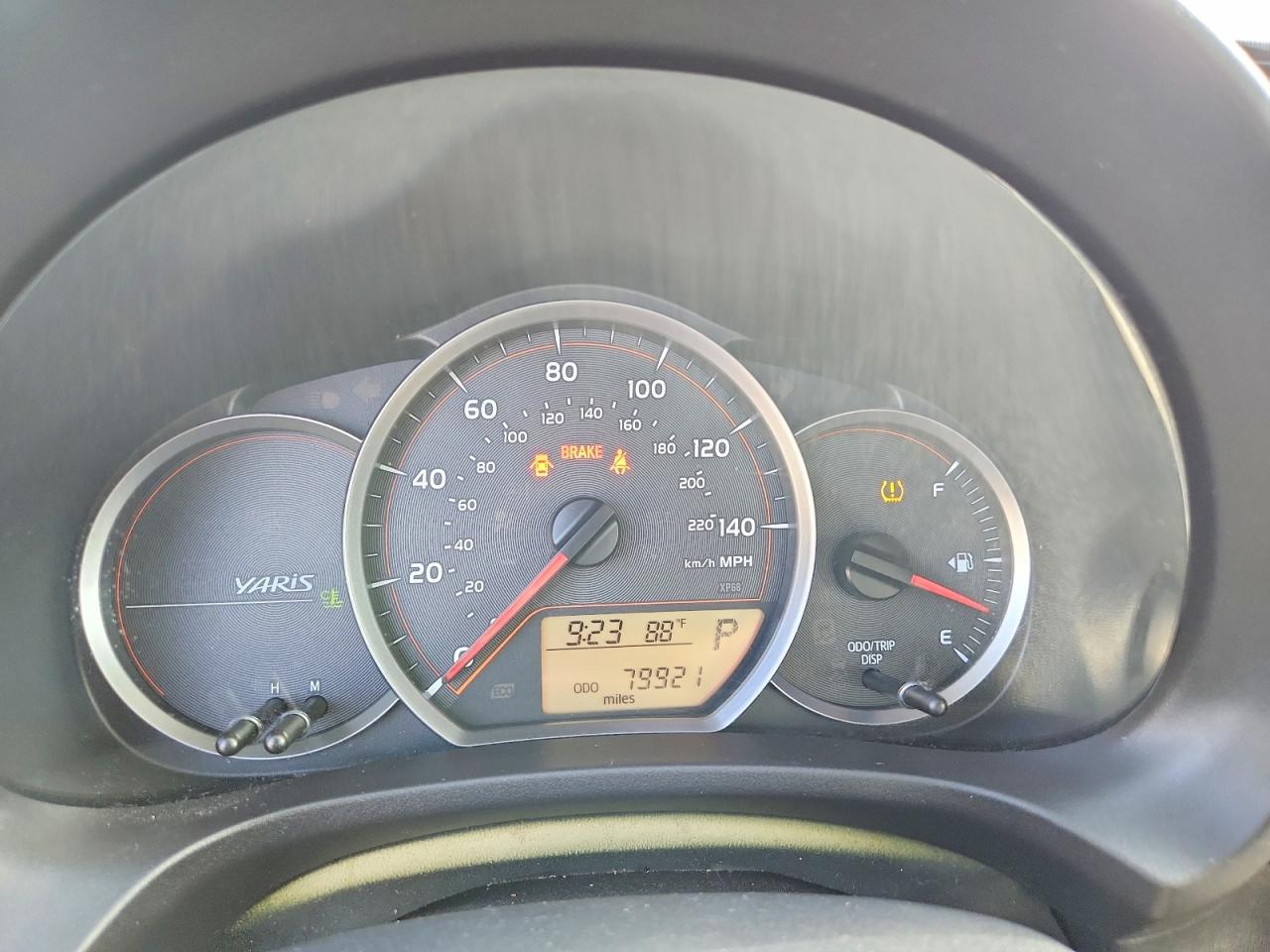 2012 Toyota Yaris 5-door L Green vin: JTDKTUD30CD517873