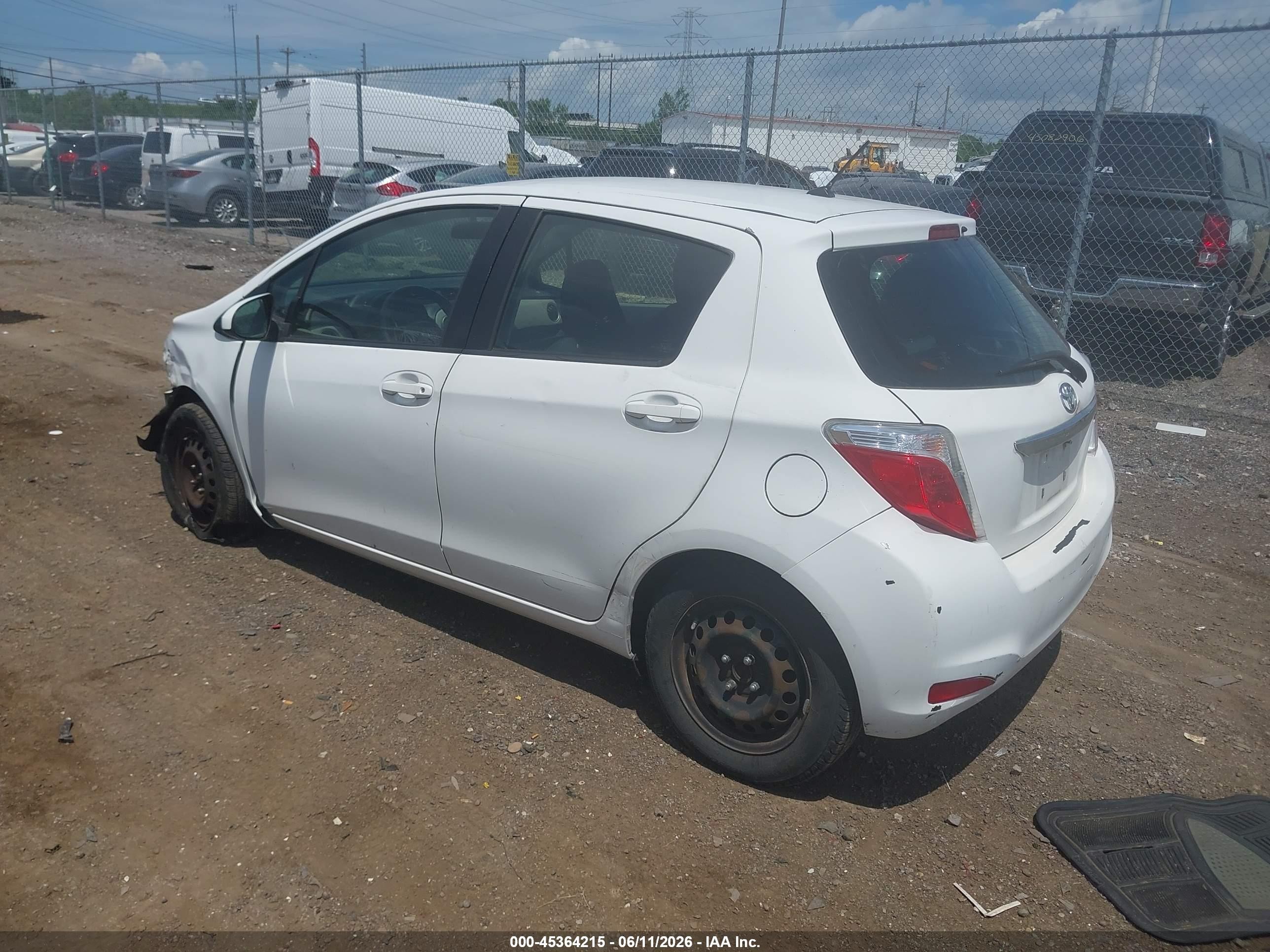 2012 Toyota Yaris Le White vin: JTDKTUD30CD523544
