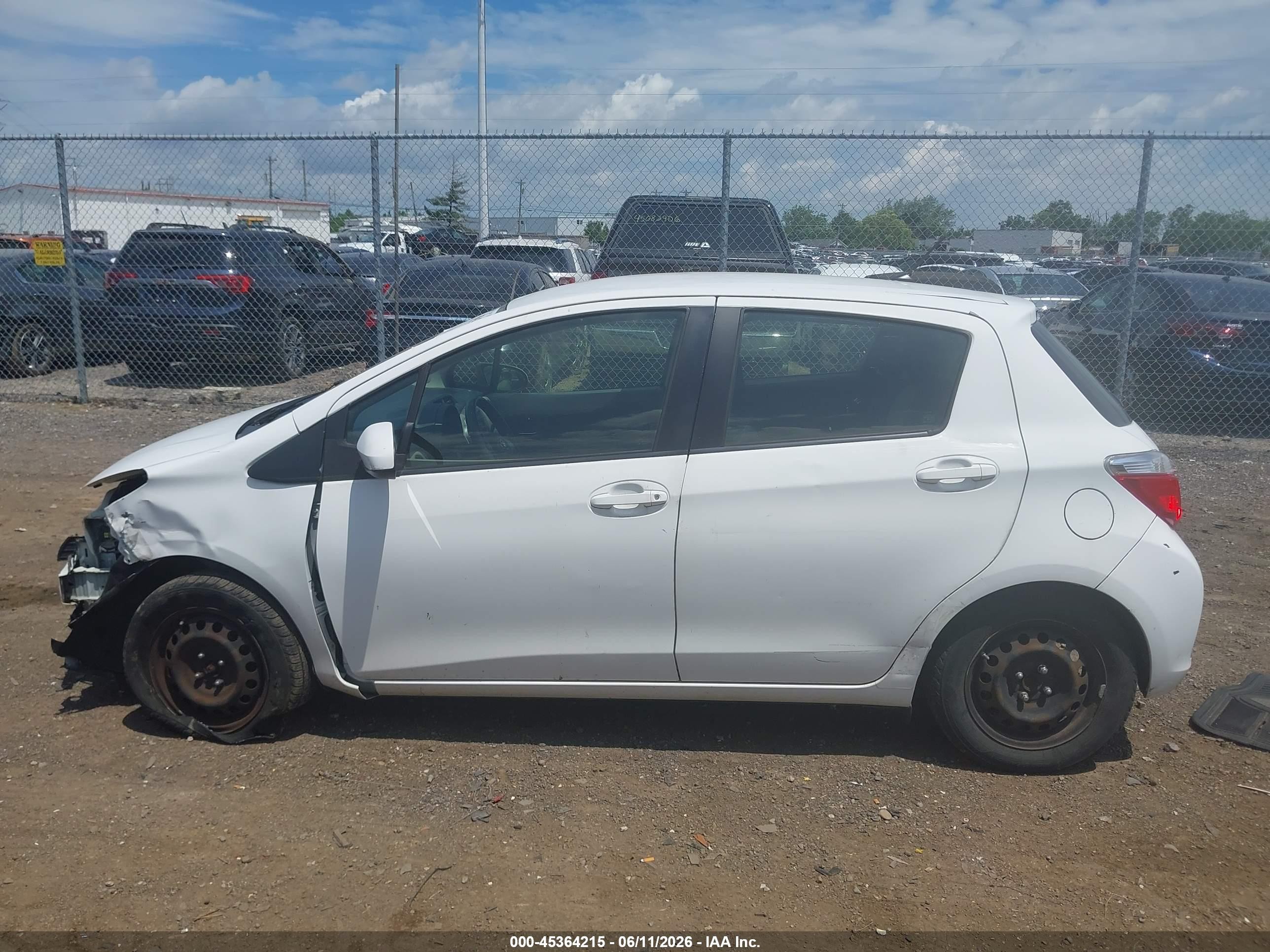 2012 Toyota Yaris Le White vin: JTDKTUD30CD523544
