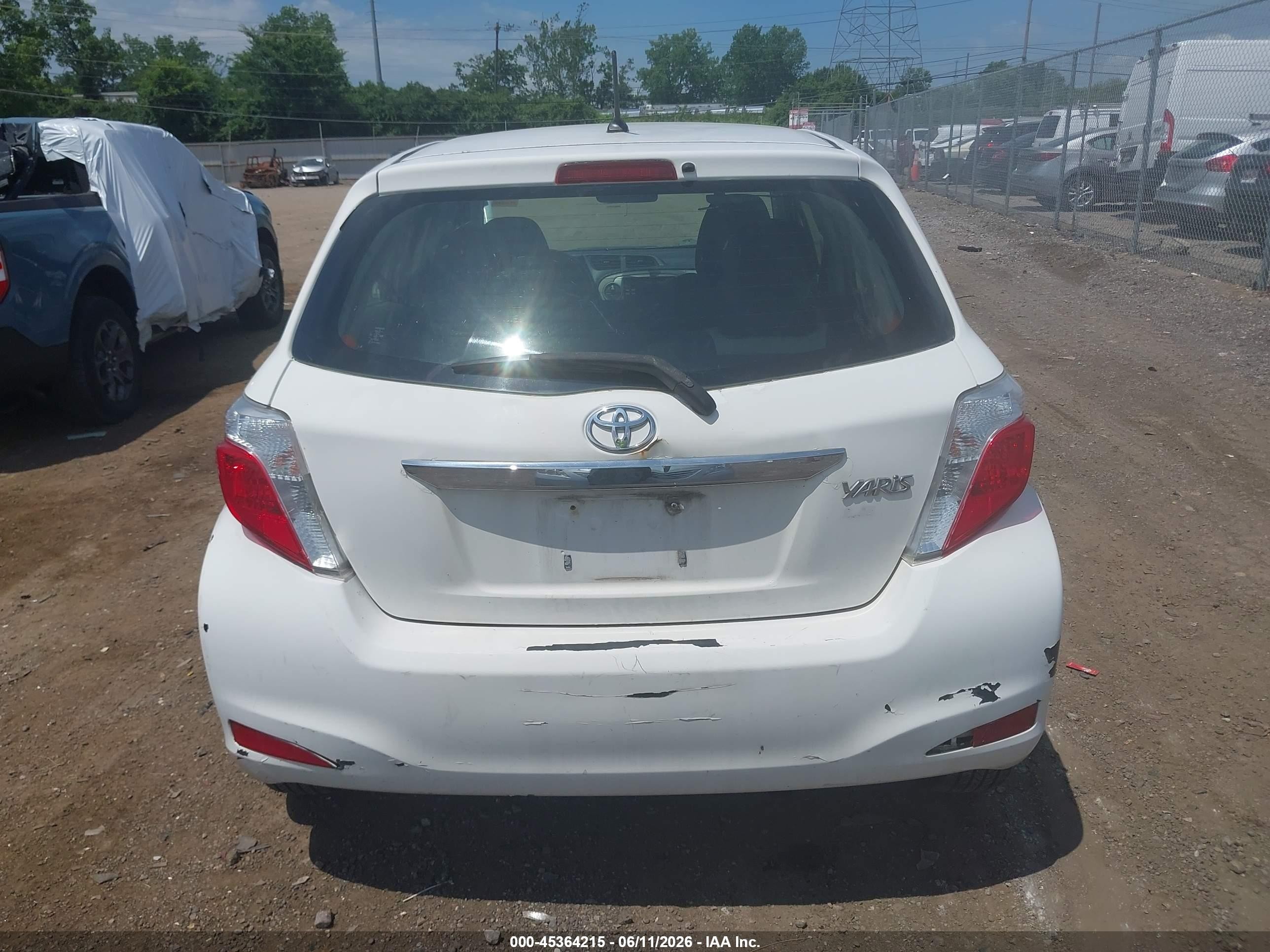 2012 Toyota Yaris Le White vin: JTDKTUD30CD523544