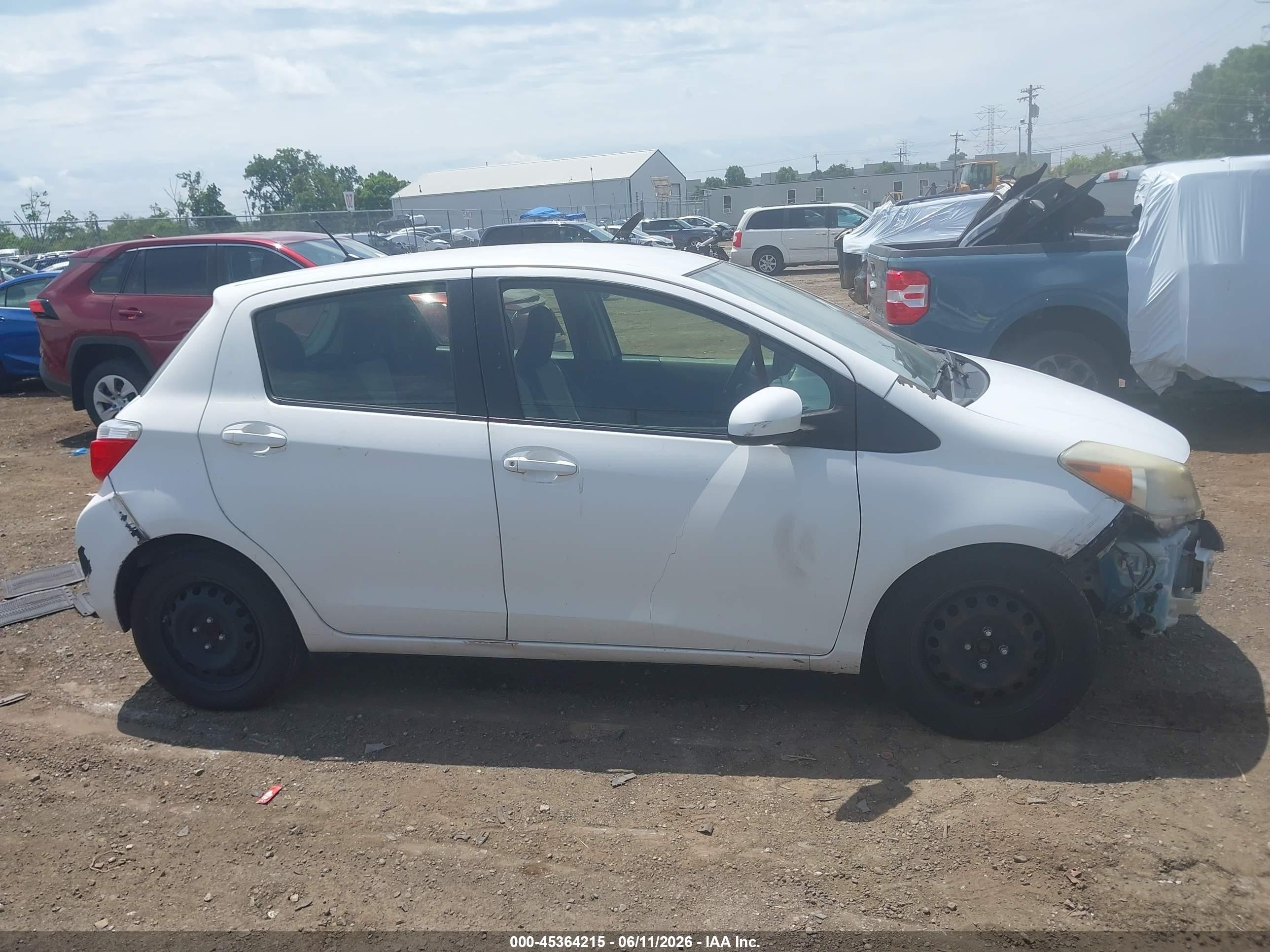 2012 Toyota Yaris Le White vin: JTDKTUD30CD523544