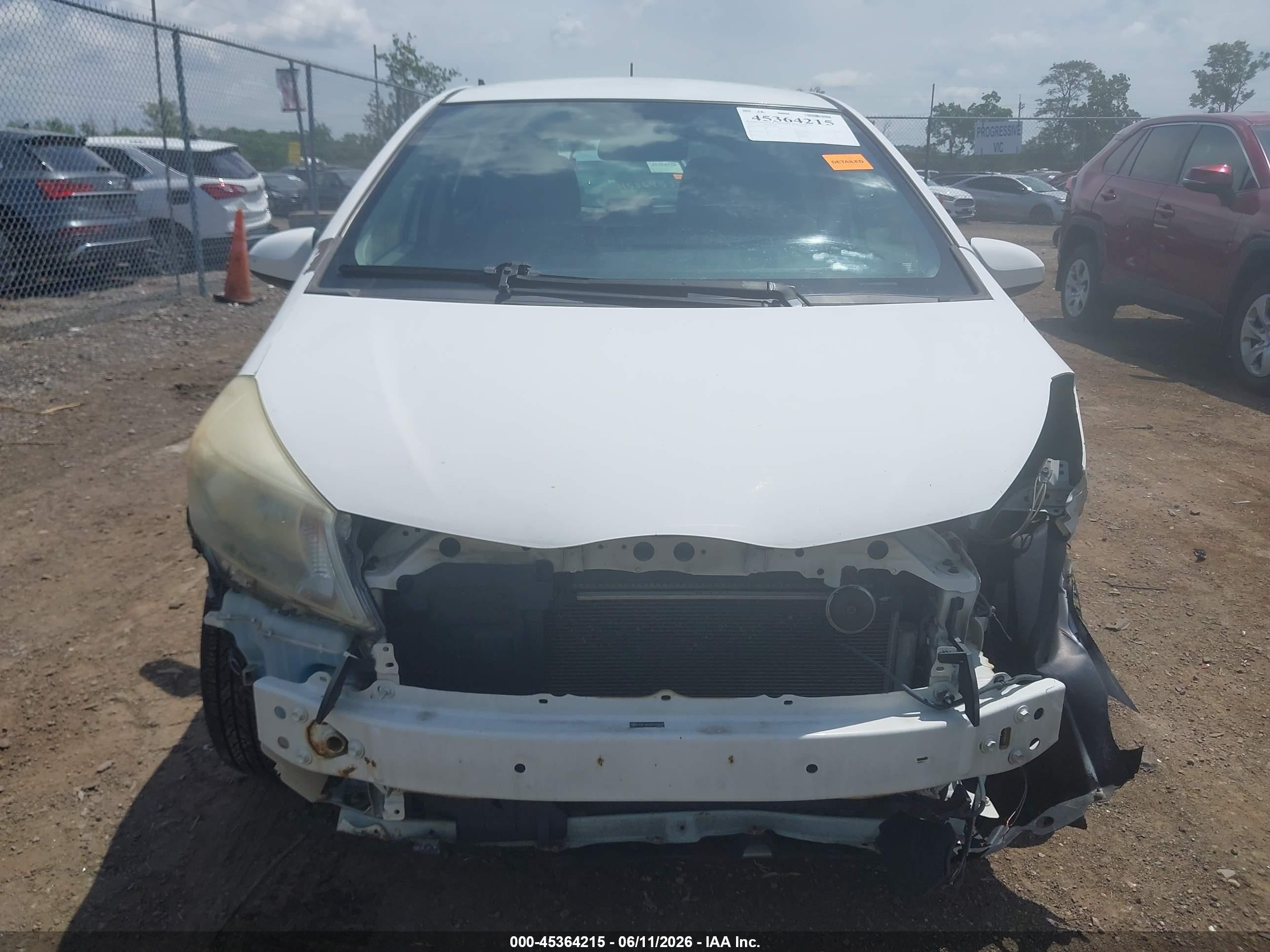 2012 Toyota Yaris Le White vin: JTDKTUD30CD523544