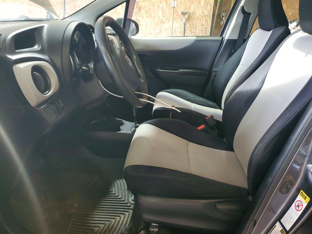 2012 Toyota Yaris 5-door L Gray vin: JTDKTUD30CD526119