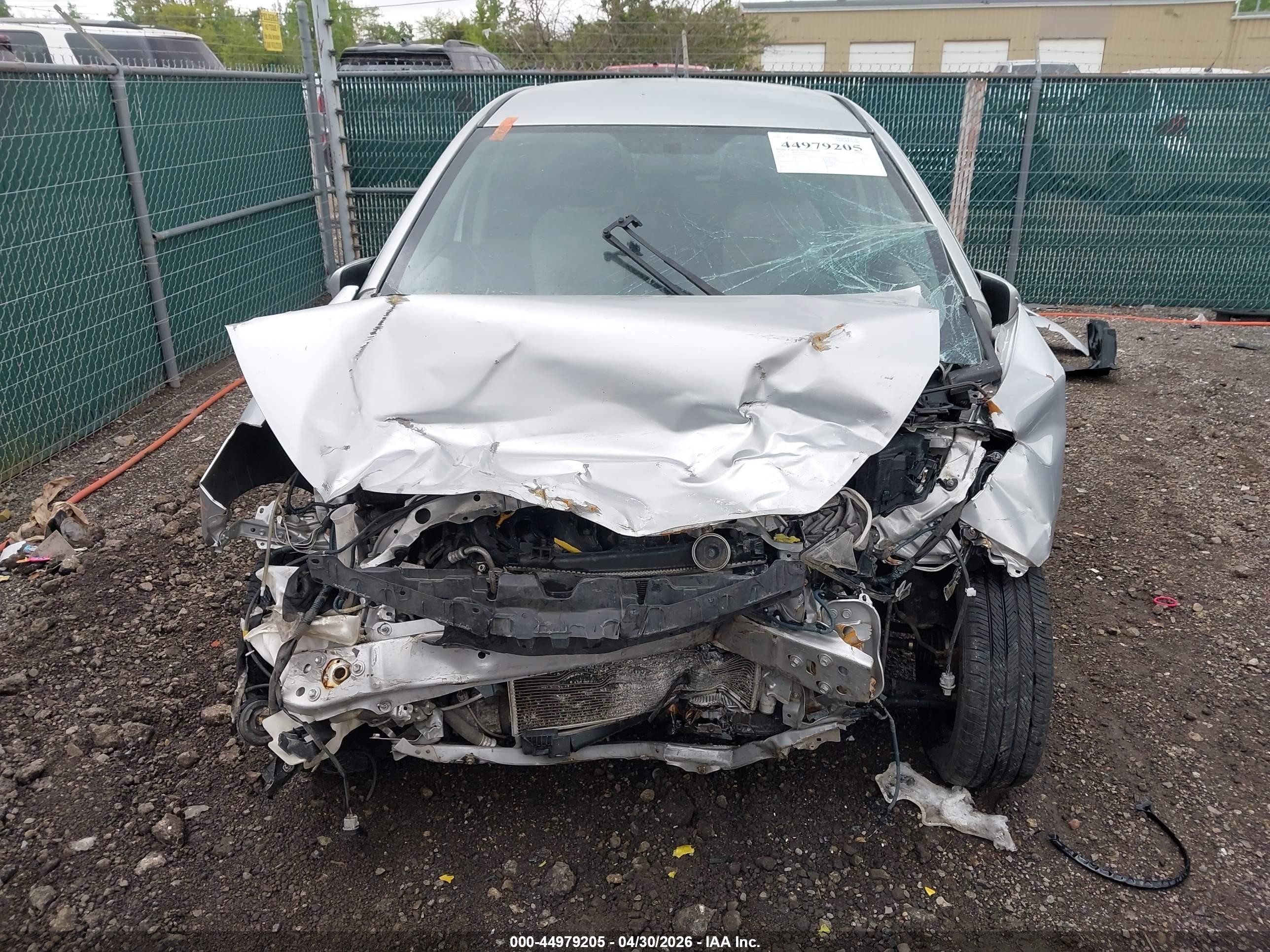 2012 Toyota Yaris Le Серебряный vin: JTDKTUD30CD527206
