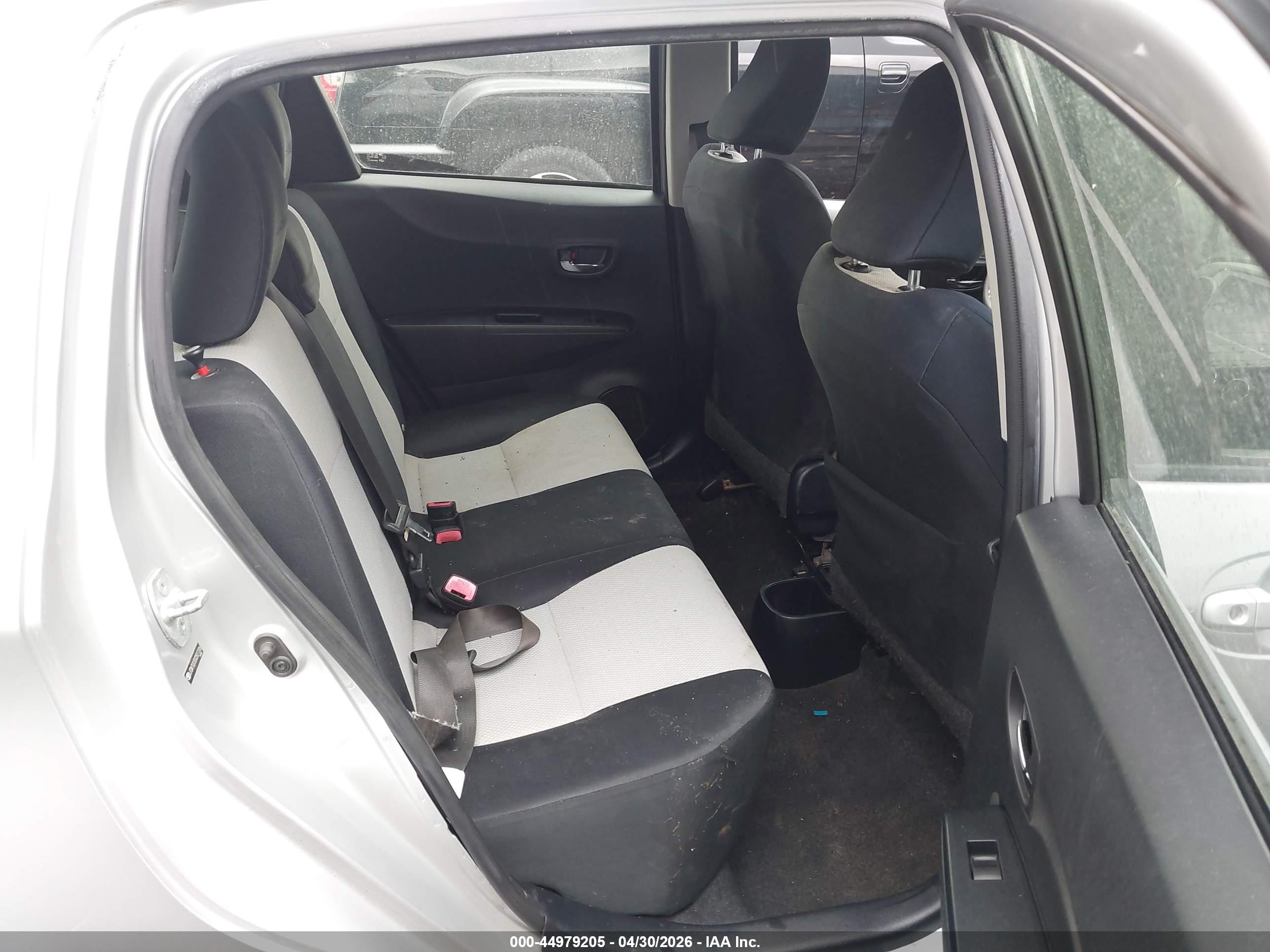 2012 Toyota Yaris Le Серебряный vin: JTDKTUD30CD527206