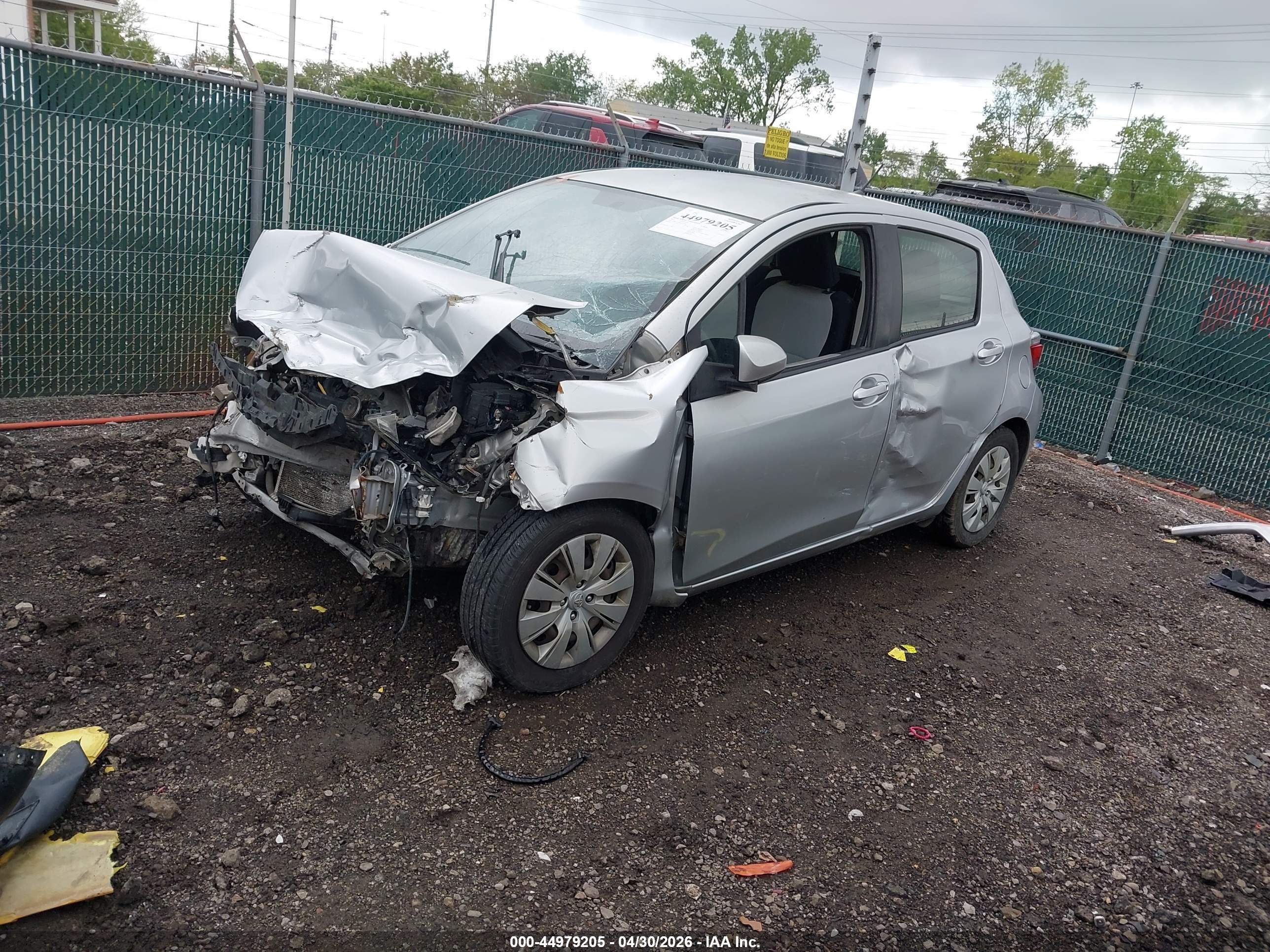 2012 Toyota Yaris Le Серебряный vin: JTDKTUD30CD527206