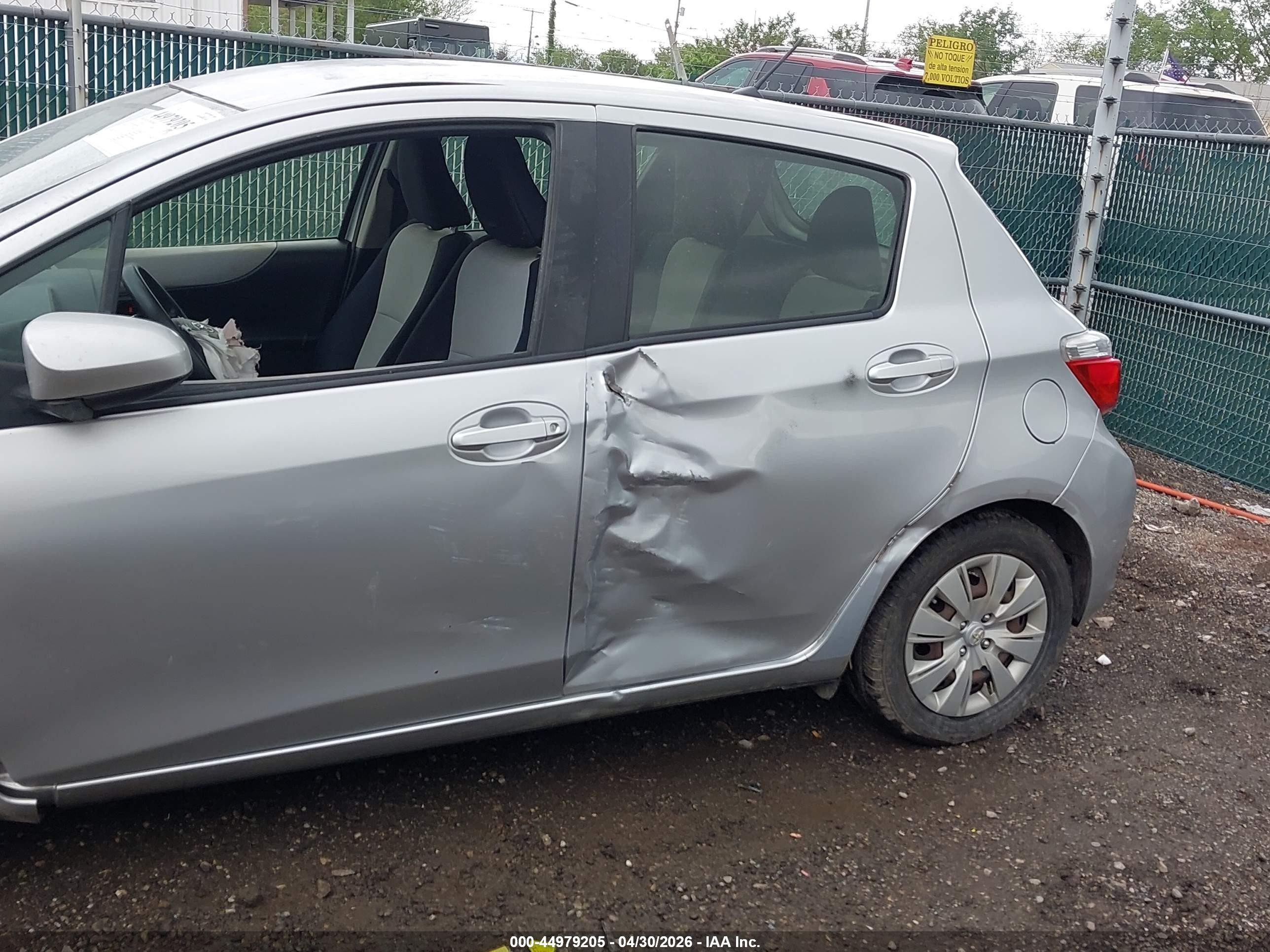2012 Toyota Yaris Le Серебряный vin: JTDKTUD30CD527206