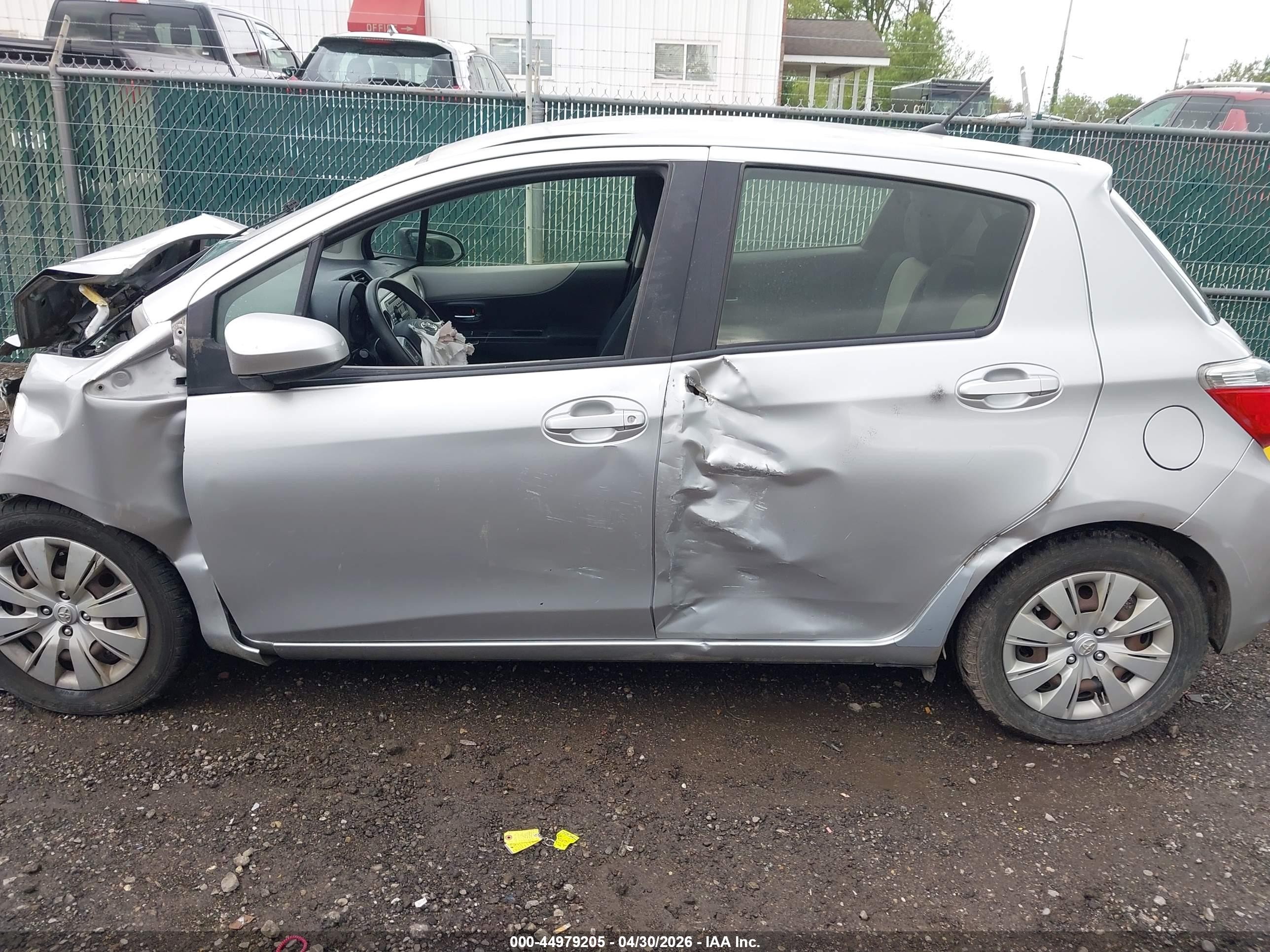 2012 Toyota Yaris Le Серебряный vin: JTDKTUD30CD527206