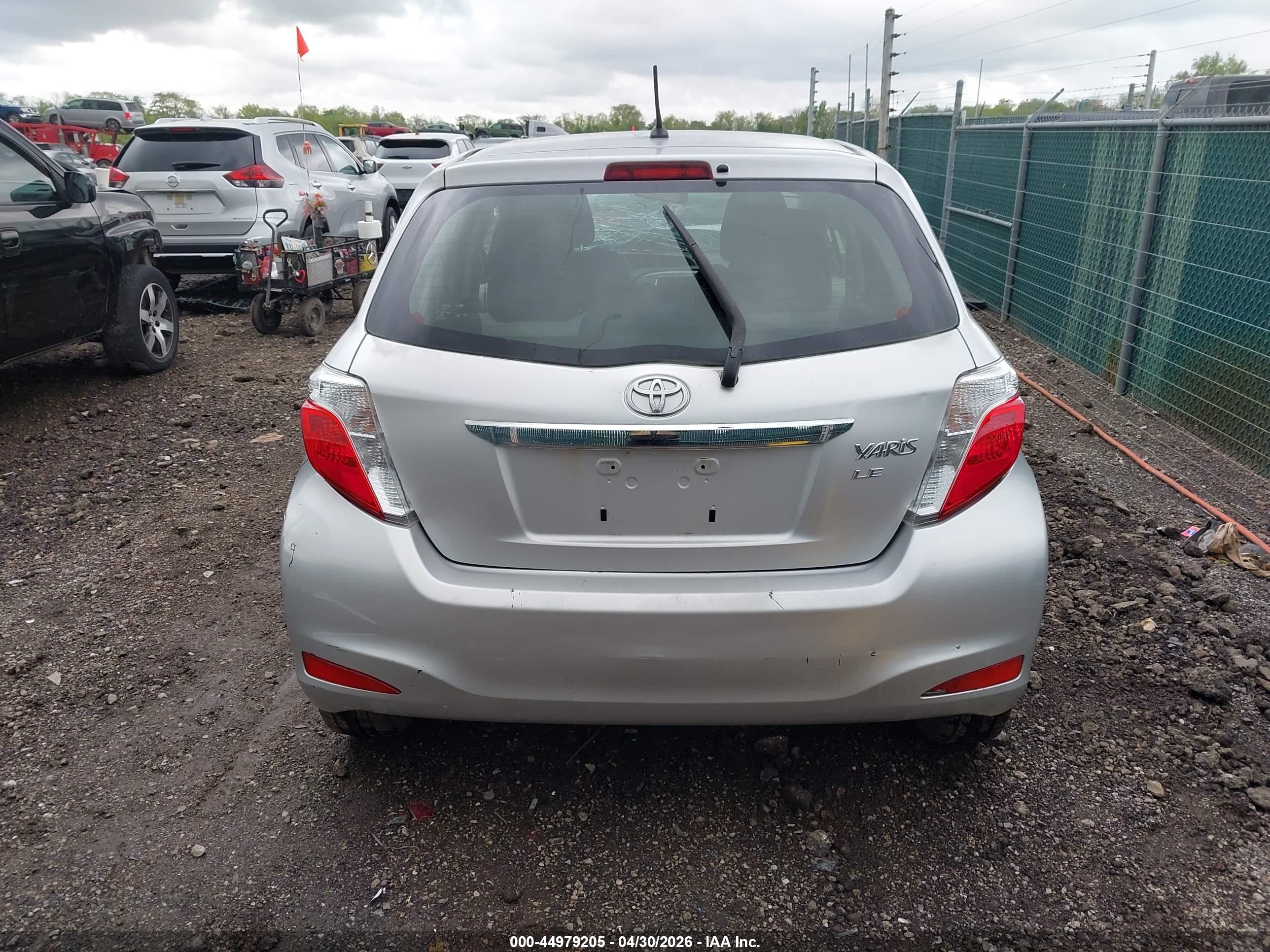 2012 Toyota Yaris Le Серебряный vin: JTDKTUD30CD527206