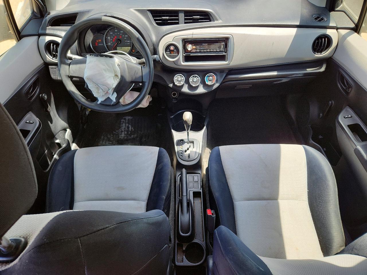2012 Toyota Yaris 5-door L Silver vin: JTDKTUD30CD528954