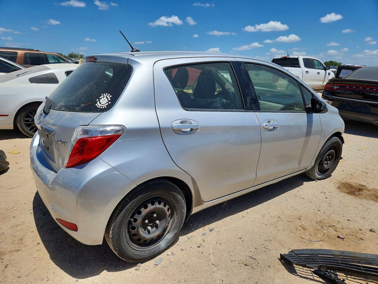 2012 Toyota Yaris 5-door L Silver vin: JTDKTUD30CD528954