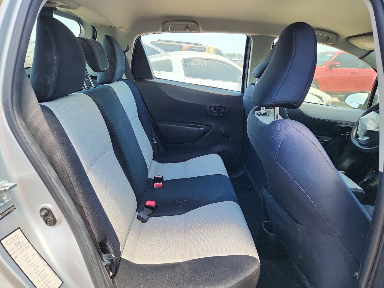 2012 Toyota Yaris 5-door L Silver vin: JTDKTUD30CD528954