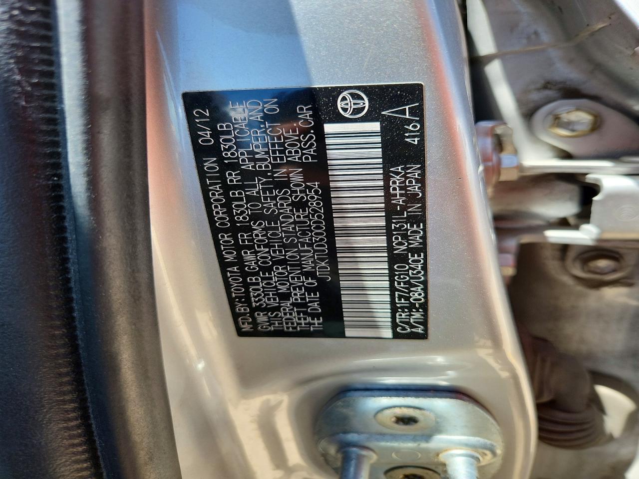 2012 Toyota Yaris 5-door L Silver vin: JTDKTUD30CD528954
