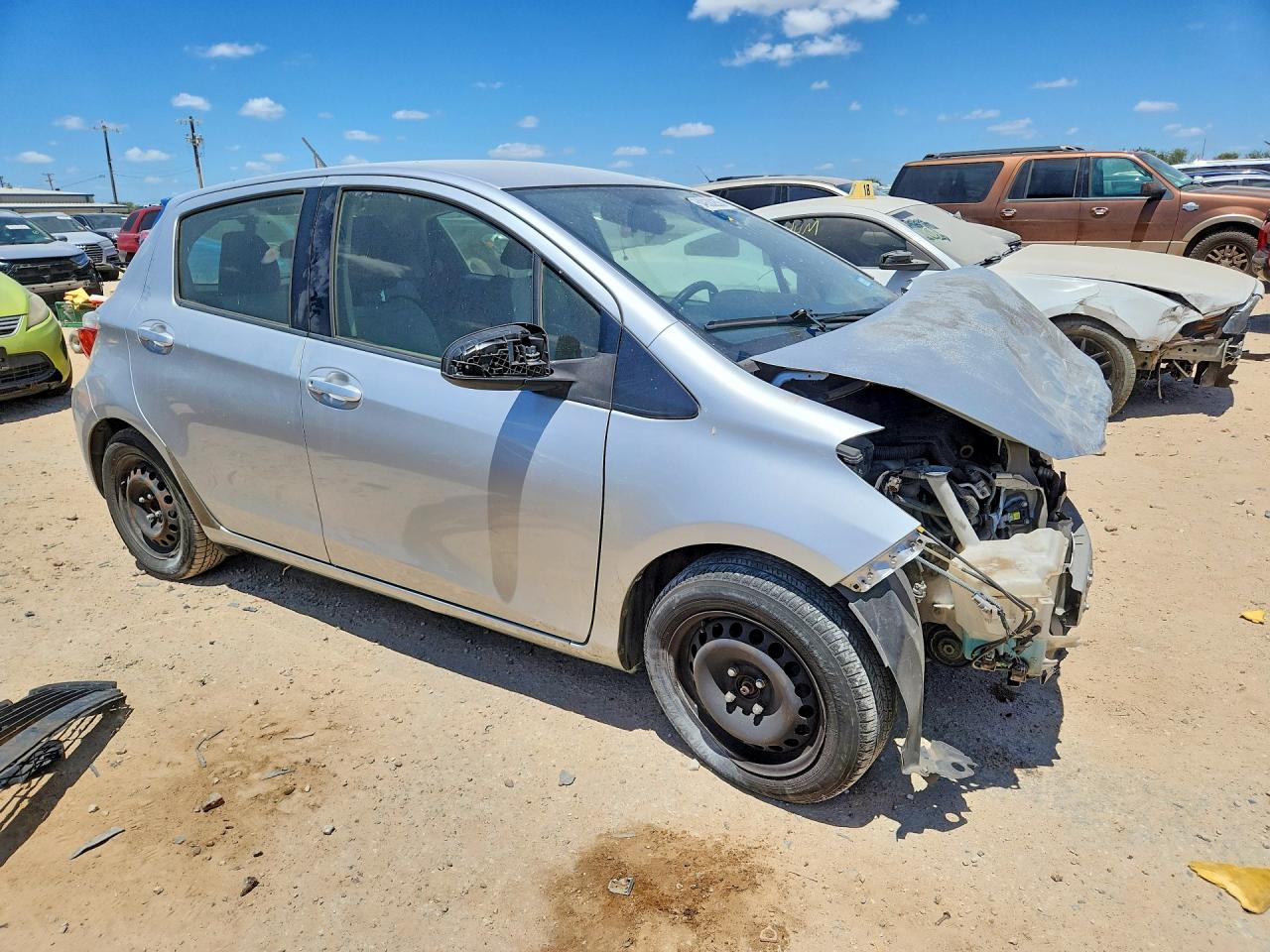 2012 Toyota Yaris 5-door L Silver vin: JTDKTUD30CD528954